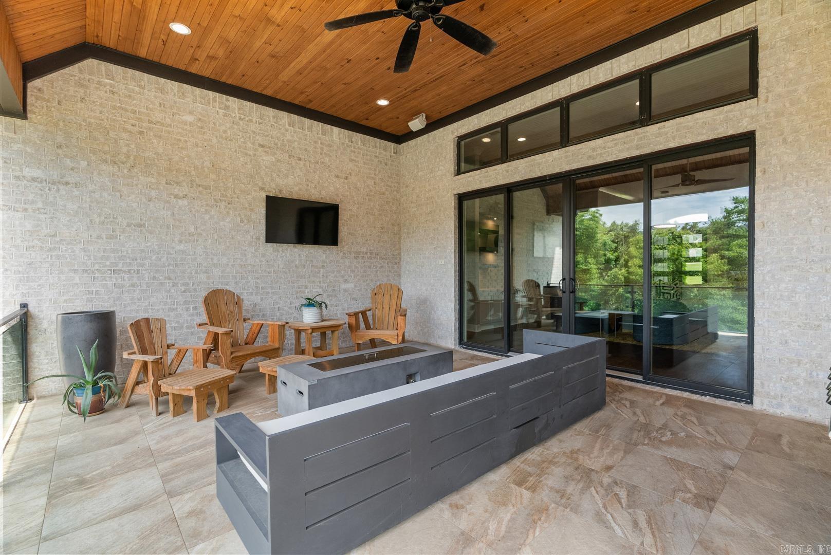 CHENAL VALLEY "FALSTONE COURT" - Residential