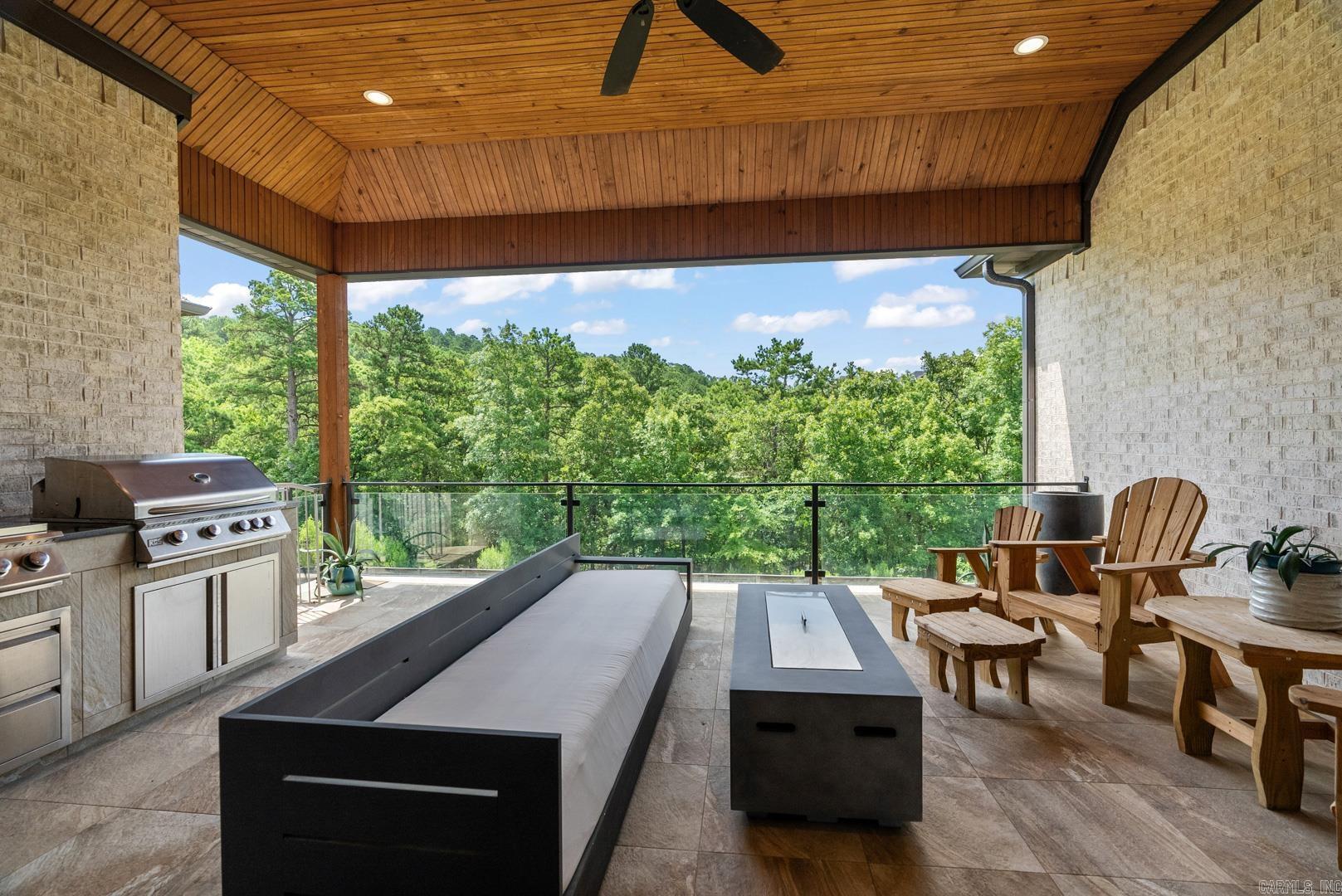 CHENAL VALLEY "FALSTONE COURT" - Residential