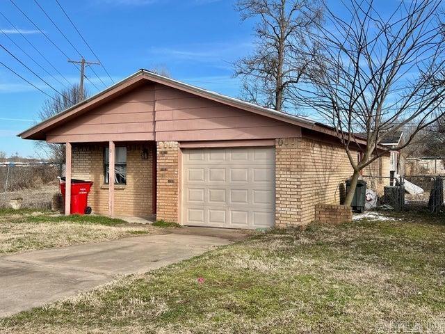Turn this home into something special! With some TLC, this could be a great first home or investment property. Close to schools and Walmart.