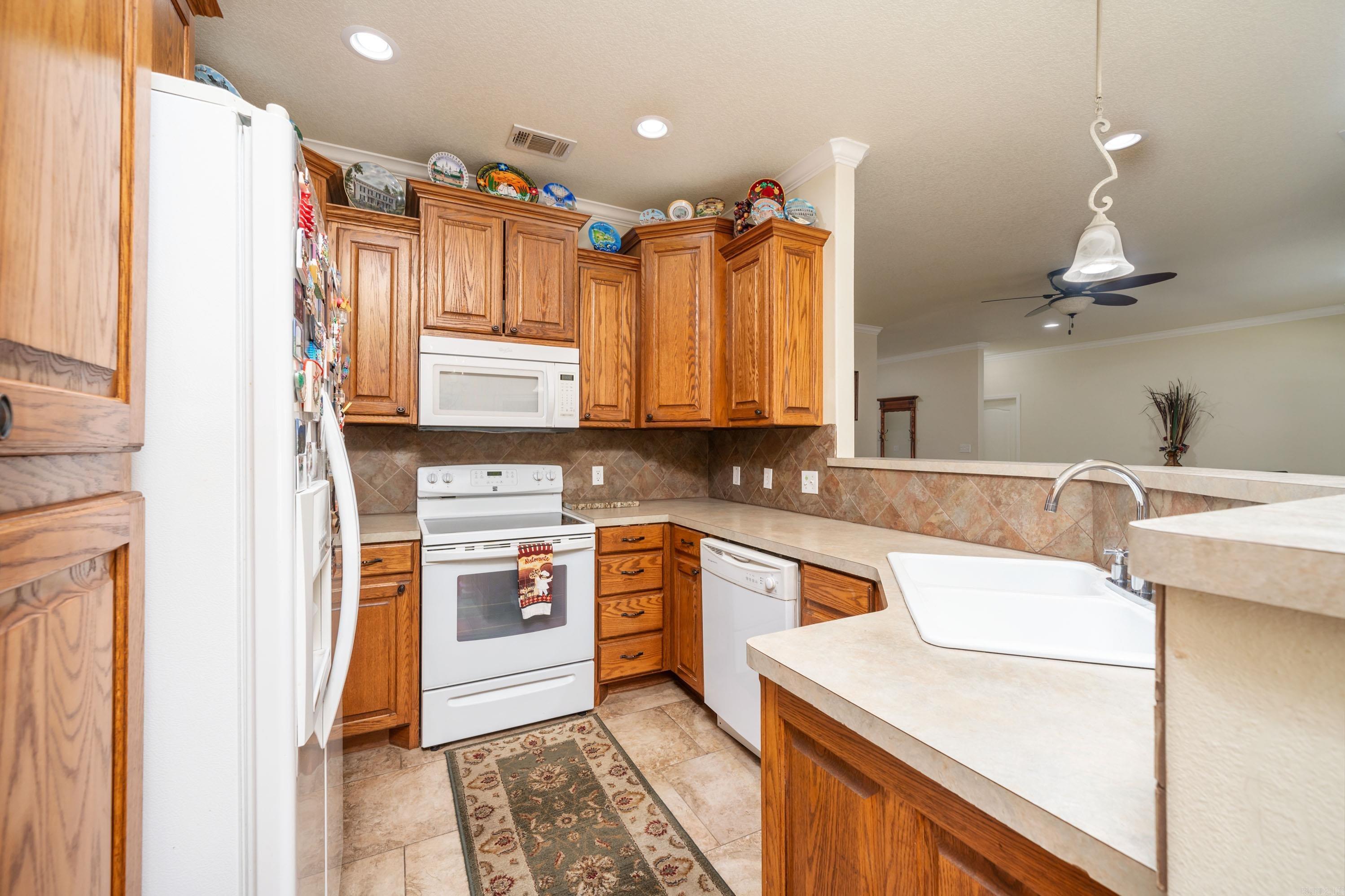 COBBLESTONE RIDGE - Residential