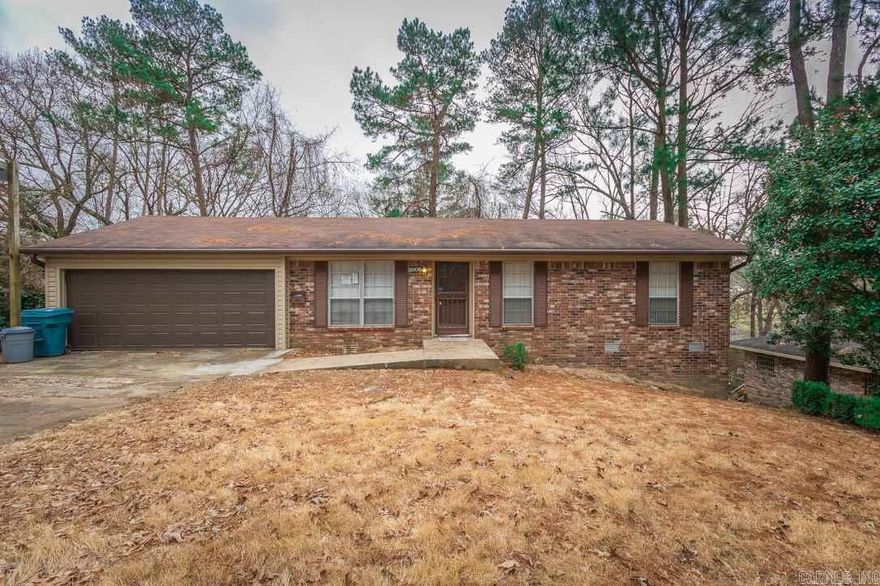 Beautiful 4Bd/2.5 Ba home in Little Rock . Newly Renovated ! Hardwood floors and new carpet . Ceiling fans. Lots of space ! Also has a huge back deck !   Move in Ready !!