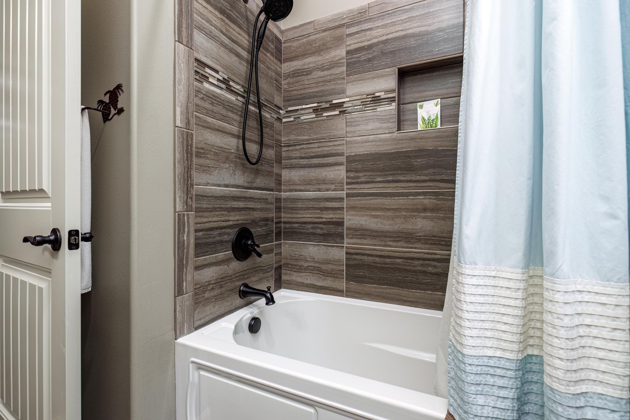 ALTA VISTA - Residential