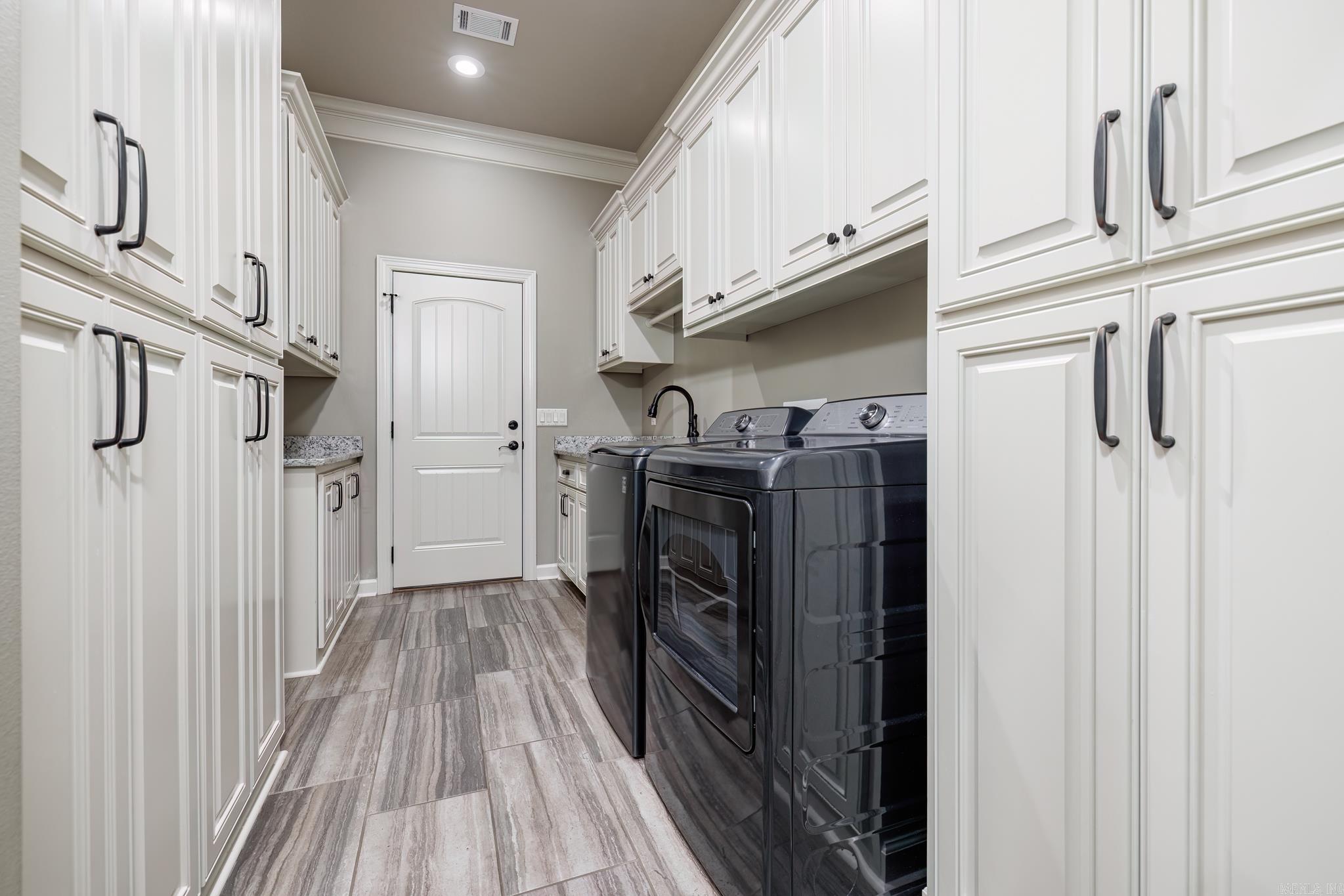 ALTA VISTA - Residential