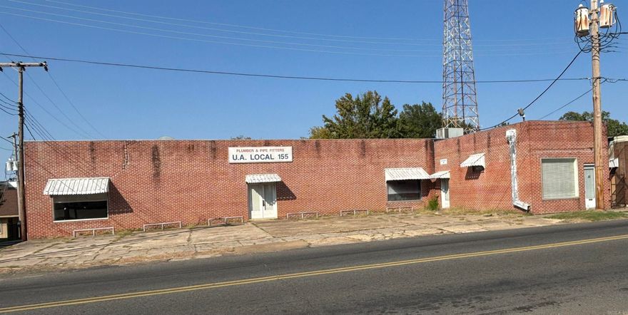 Location!!! Space!!! Location!!!  Plenty of room in this conveniently located property in downtown El Dorado. Bldg 1 has a new metal roof.  2 separate buildings with a total of 8905 sq footage.  Bldg 1= 4777 sq ft, Bldg 2= 4128 sq ft.  Can use as a large open room with separate offices or can be petitioned into several different areas.  Lots of opportunities in this space.