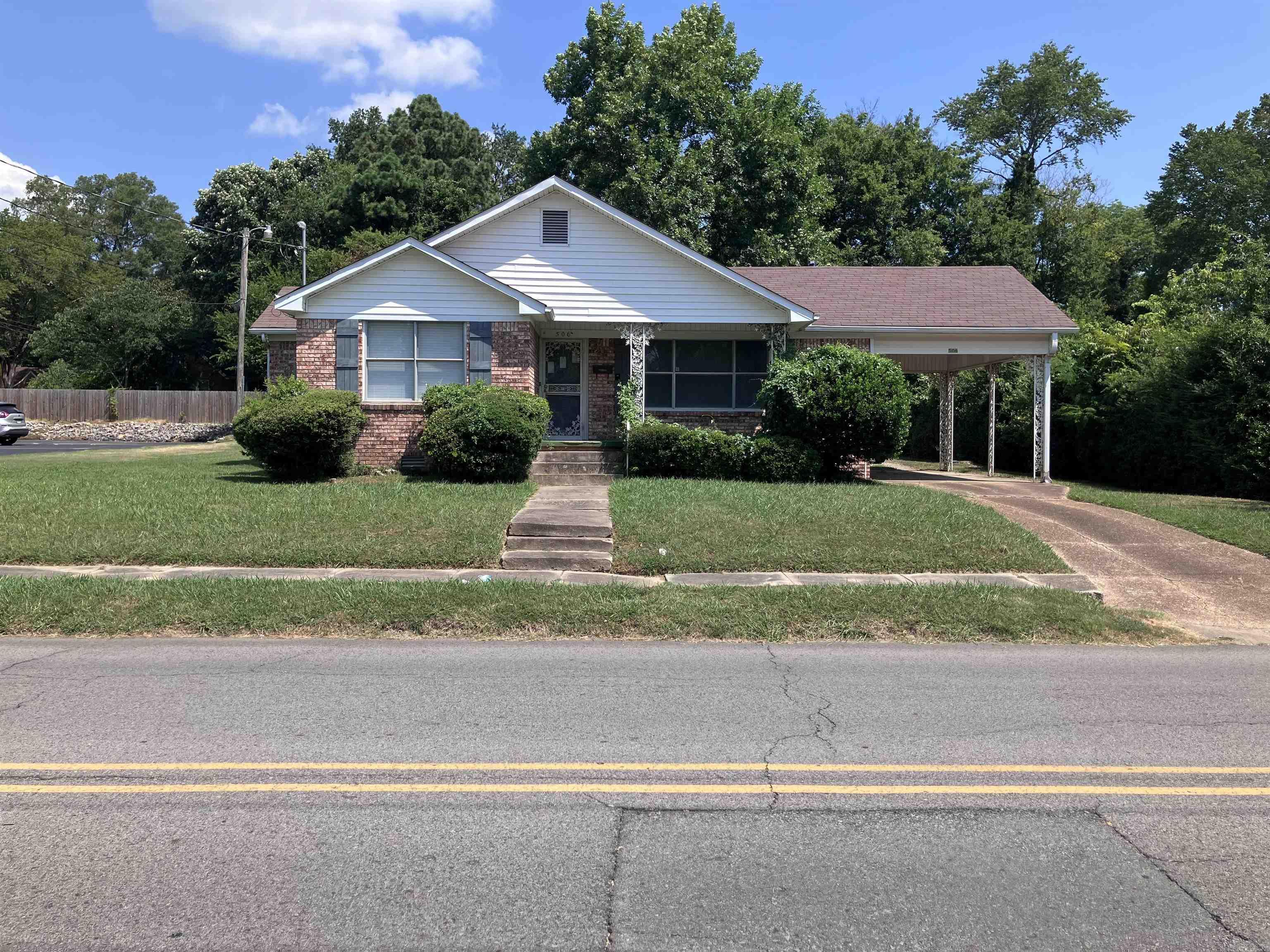 Prime Location ā Endless Possibilities! Turn-key property in the heart of Searcy with 6 private offices, a fully functional kitchen, two full bathrooms, and washer/dryer hookups. Perfect for an insurance agency, CPA firm, counseling center, therapy practice, or even an Airbnb. Can also be used residentially. Fully updated with new wiring, HVAC, remodeled bathrooms, and fresh paint. Two temporary walls can be easily removed to create your ideal layout. Storage building out back conveys! Only minutes from Harding University and downtown Searcy, this property offers visibility, convenience, and versatility all in one package. Your next business move starts here! Agents, see remarks.