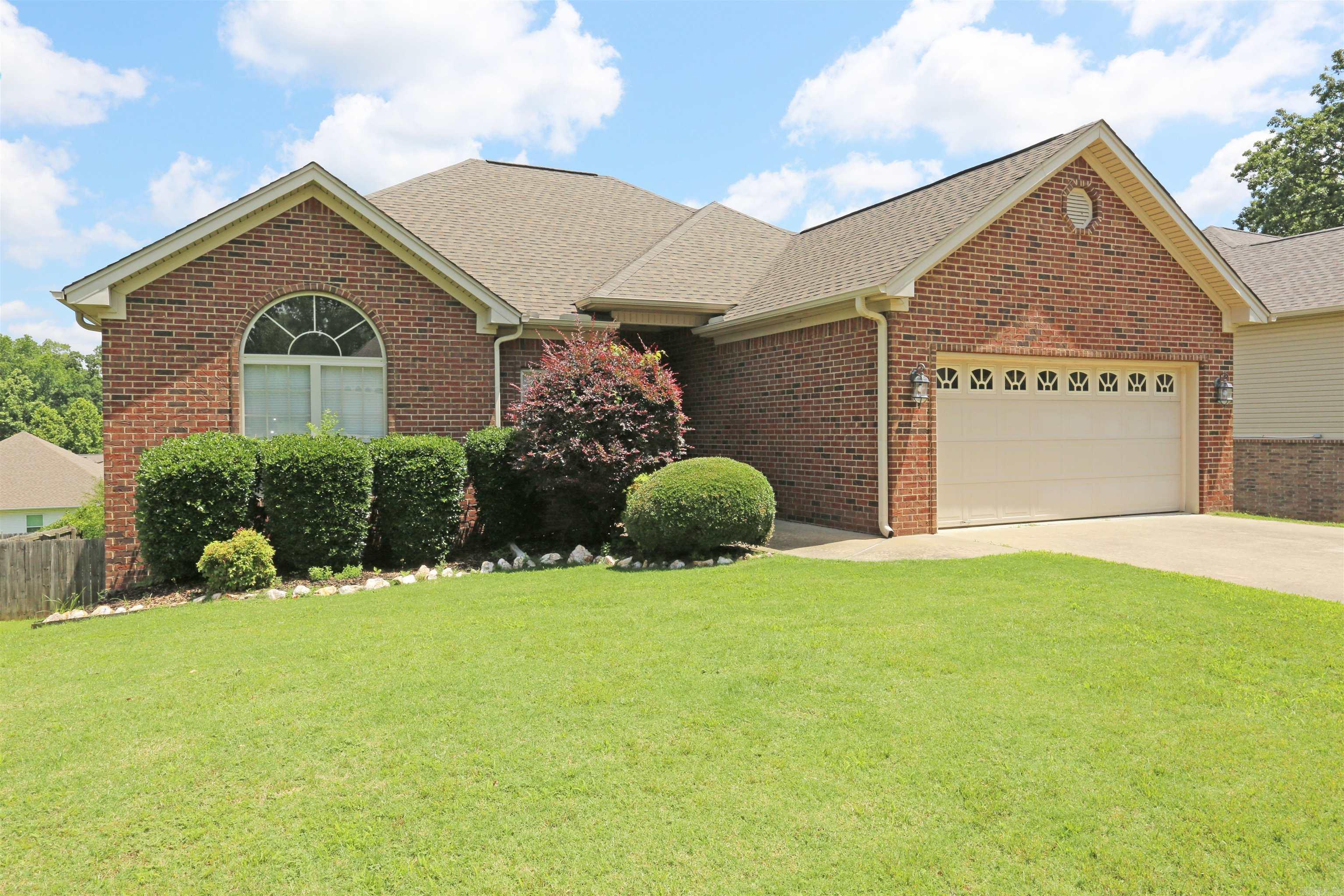 Welcome to 1118 Heights Road—a beautifully maintained 3-bedroom, 2-bathroom home offering comfortable, open-concept living in the heart of Benton. Step inside to discover an abundance of natural light, soaring tall ceilings, and a spacious open floor plan connecting the kitchen, dining, and living areas—perfect for everyday living and entertaining. The split primary bedroom provides added privacy, featuring generous space and en-suite bath. Two additional bedrooms are located on the opposite side, ideal for family or guests. Out back, enjoy peaceful mornings or weekend gatherings on the deck, shaded by a picturesque willow tree, with a fenced-in backyard that's ideal for kids, pets, or outdoor entertaining. The home also includes a two-car garage for convenience. Located just minutes from Interstate access, this home puts you close to local restaurants, shopping, and all that Benton has to offer, combining quiet suburban living with everyday ease. This move-in ready home is a must-see—schedule your showing today! AGENTS SEE REMARKS.