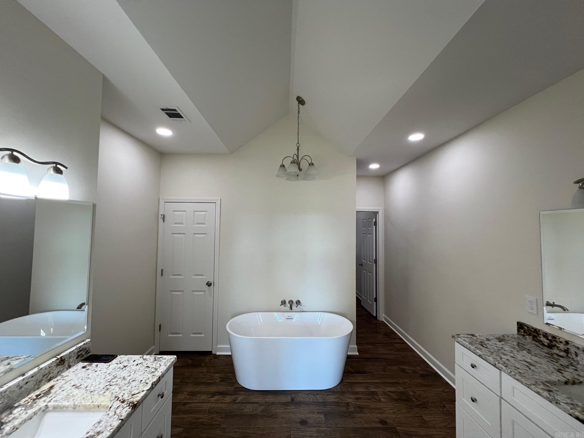 COUNTRY MEADOWS - Residential