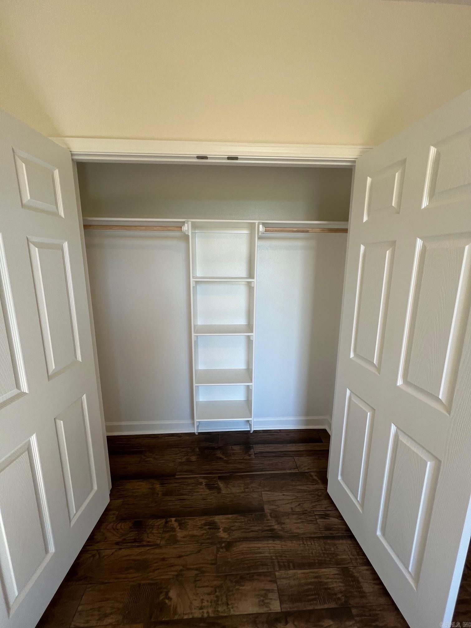 COUNTRY MEADOWS - Residential