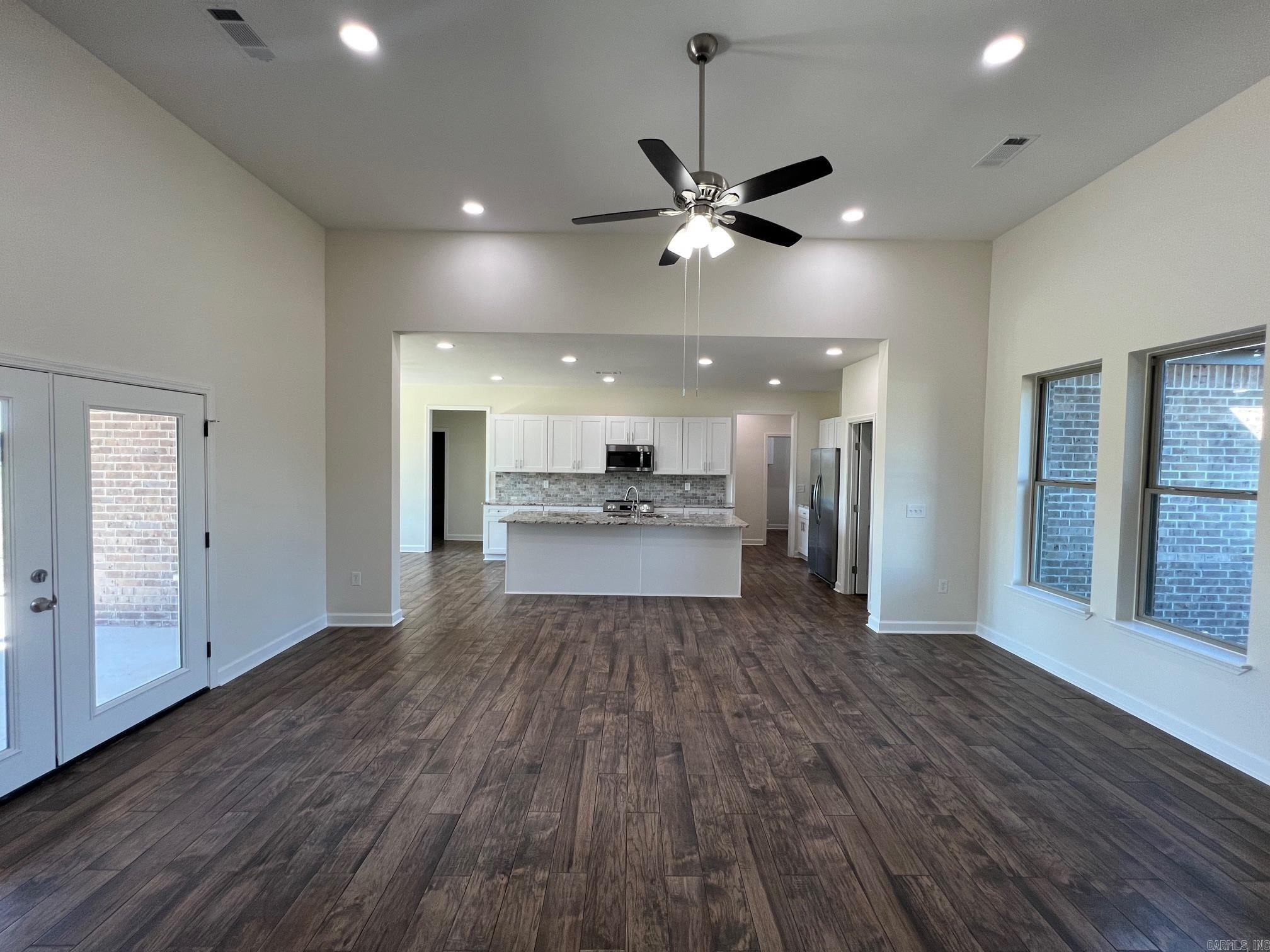 COUNTRY MEADOWS - Residential