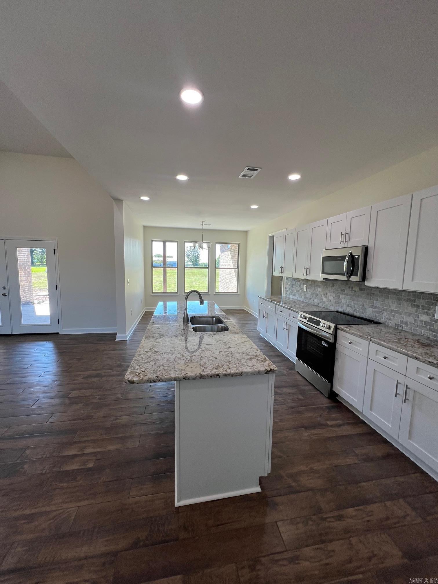 COUNTRY MEADOWS - Residential