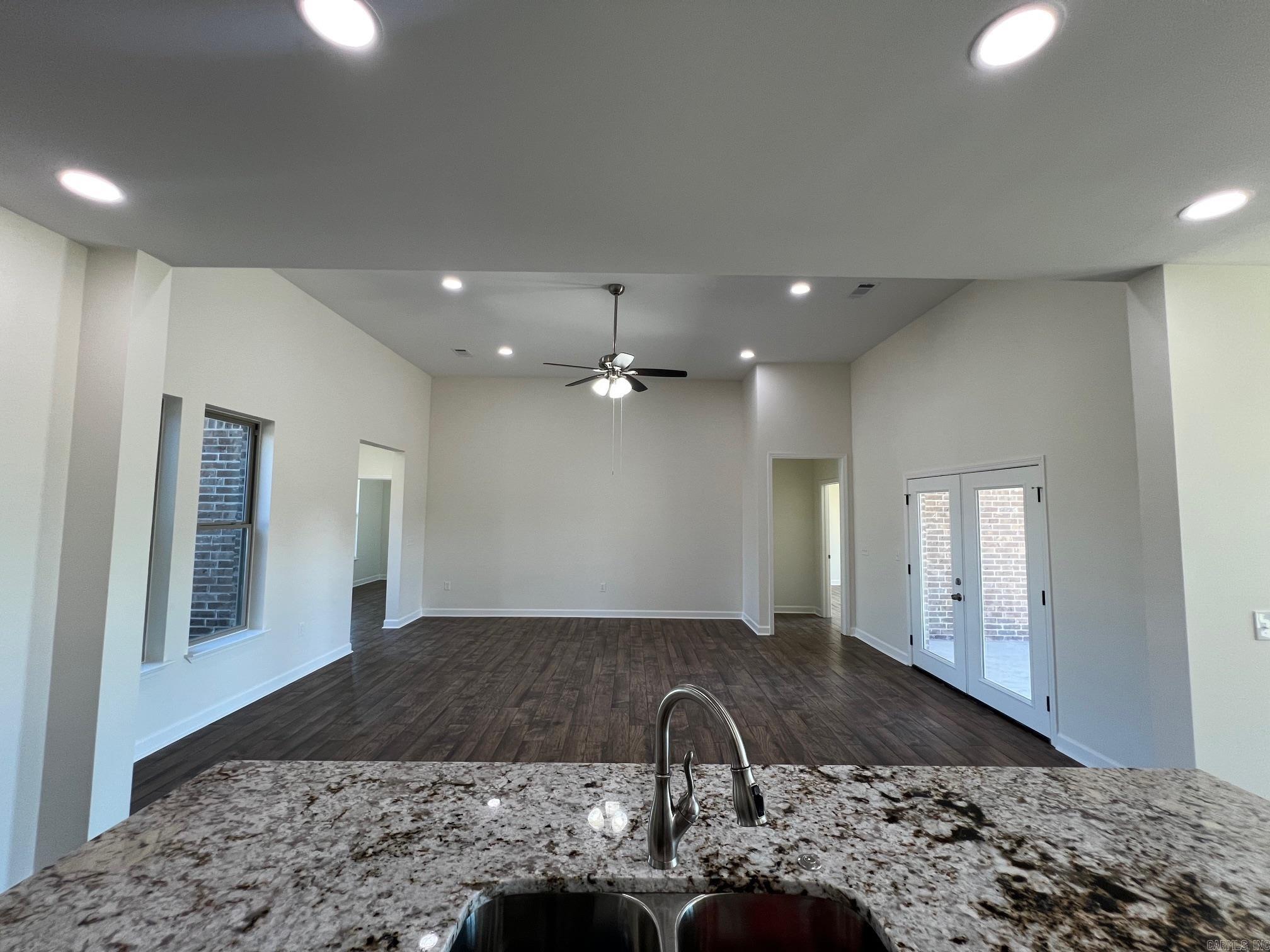 COUNTRY MEADOWS - Residential