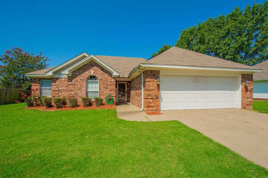 beautiful 3 bedroom 2 bath home. Custom tile walk in shower, large kitchen living and dining, granite in kitchen and bathrooms, vaulted and tray ceilings, almost 3/4 of an acre. property goes beyond the fence line. close to shopping and schools.