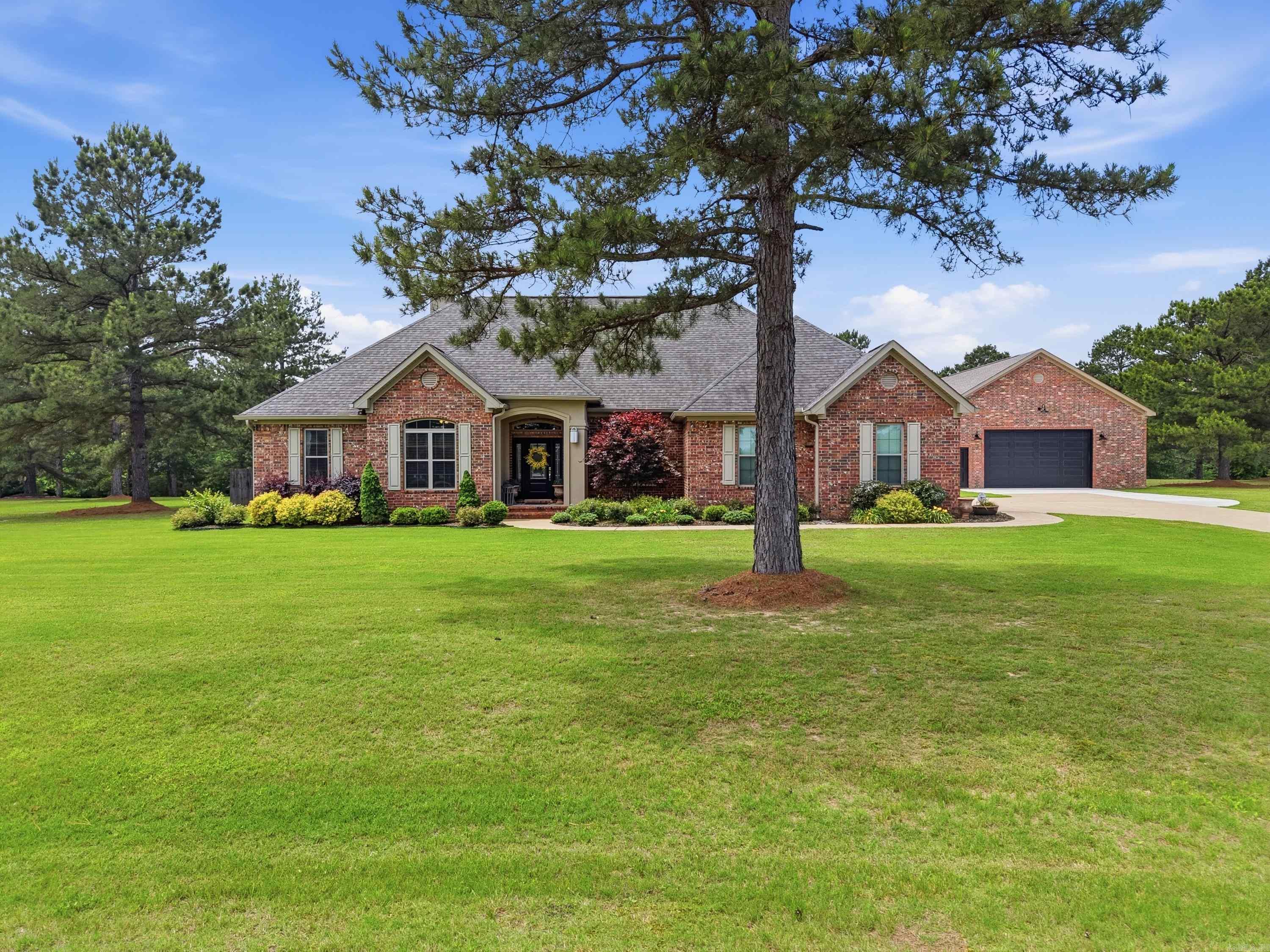 PLEASANT LAKE ESTATES - Residential