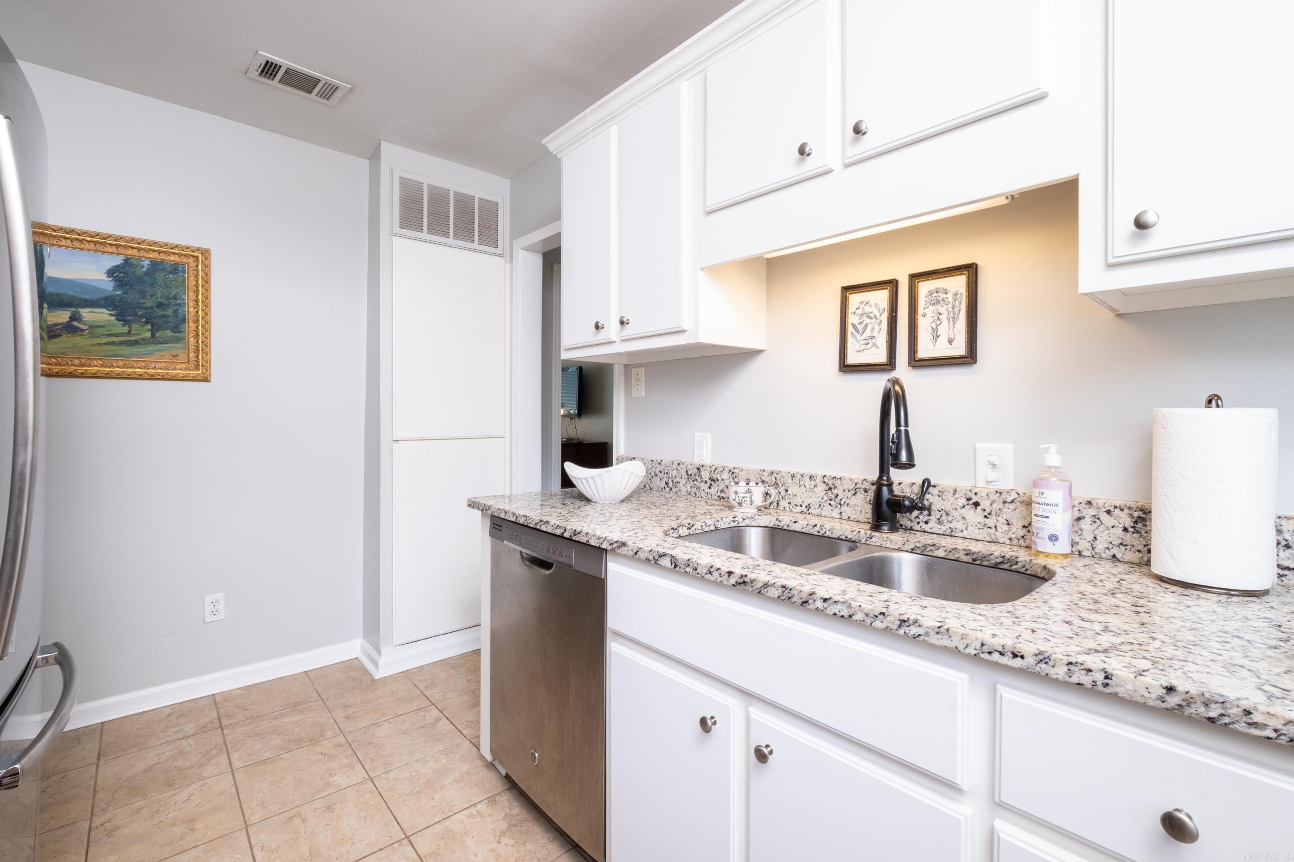 KINGWOOD PLACE - Residential