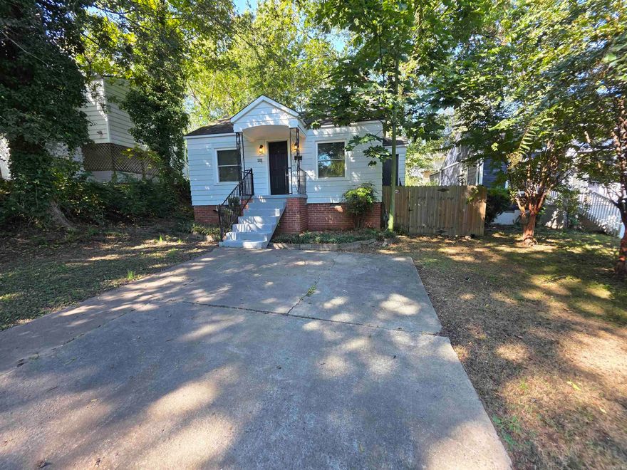 Cute 2BD/1BA near the coveted Hillcrest neighborhood of Little Rock and in walking distance to UAMS. Luxury Vinyl Flooring throughout. Living room has plenty of natural light. Kitchen comes with all appliances. Stacker washer/dryer also included. Back yard ideal for anyone with kids or pets. Close to shopping, dining, and much more! Perfect for a student, young professional, or small family. Vacant, schedule your showing with showing time online.
