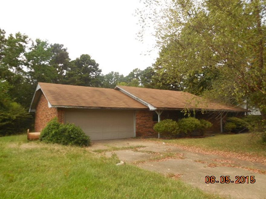 VERY NICE HOME IN QUIET COMMUNITY THAT REQUIRE MINOR REPAIRS AND TLC.