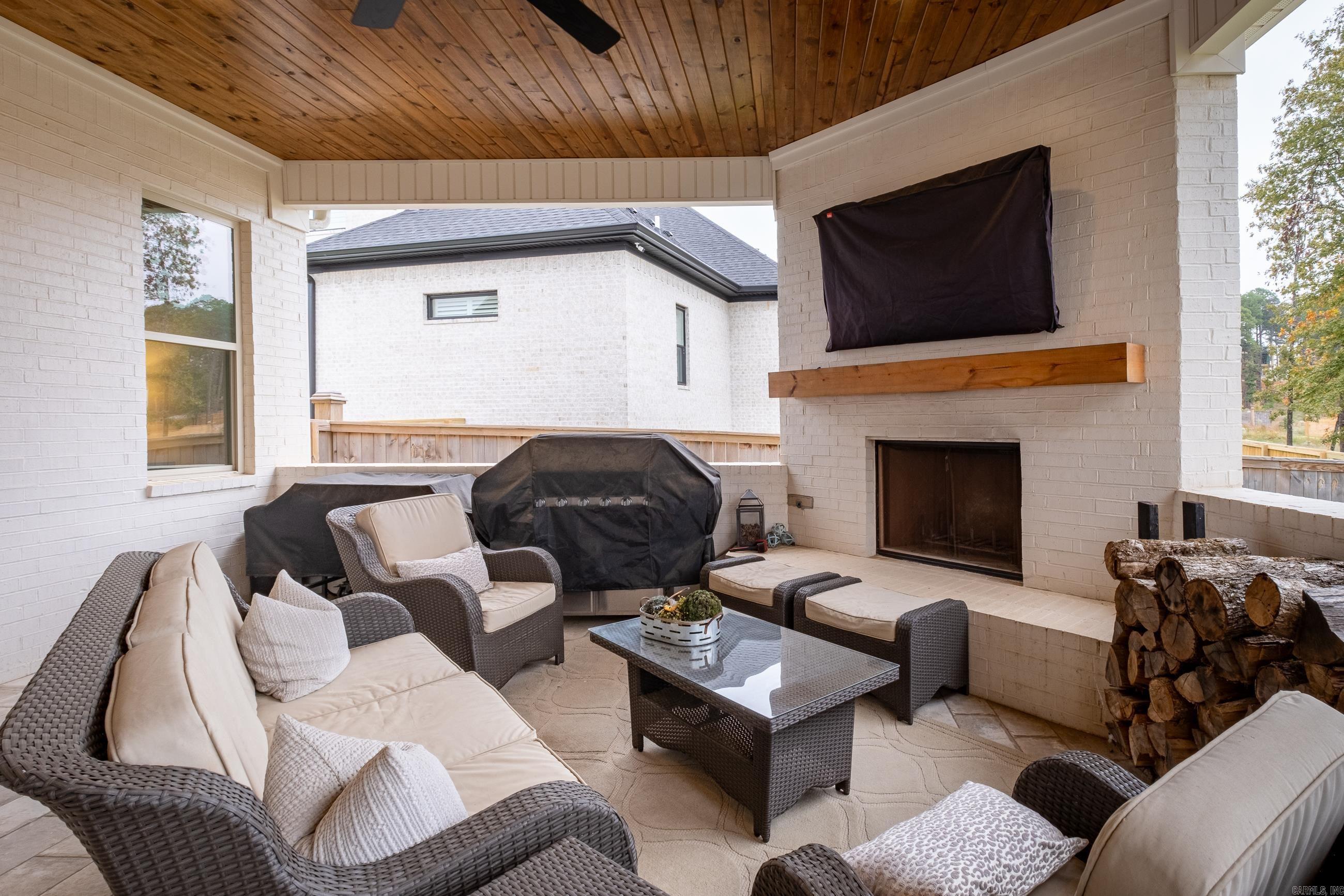 CHENAL VALLEY "FALSTONE COURT" - Residential