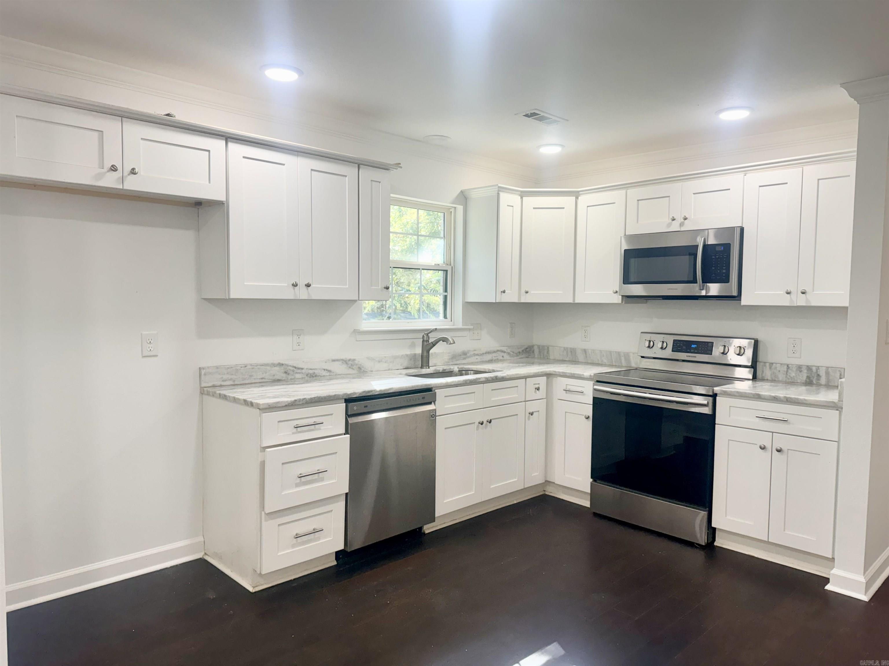 Lake Sail-EM III - Residential