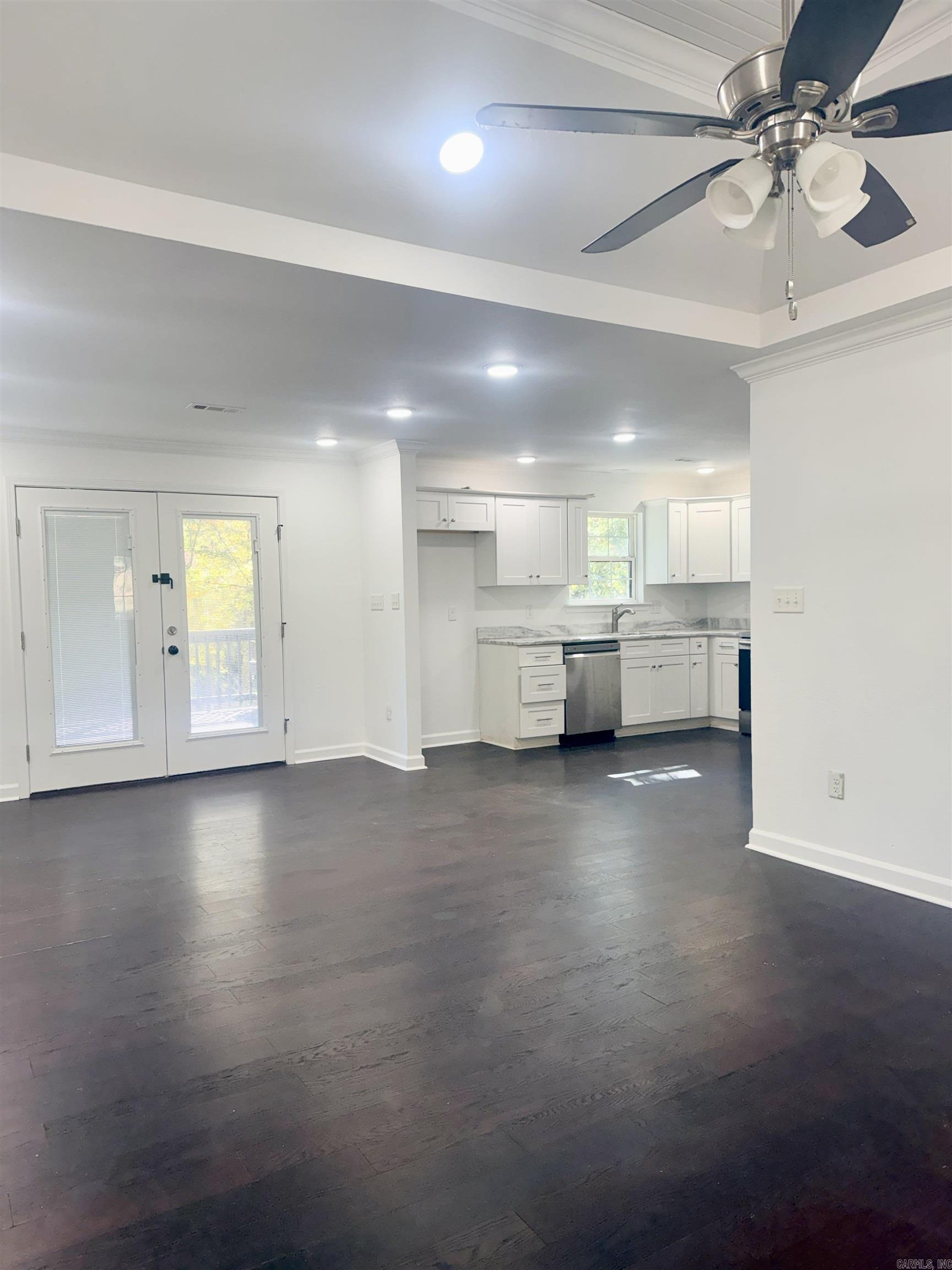 Lake Sail-EM III - Residential