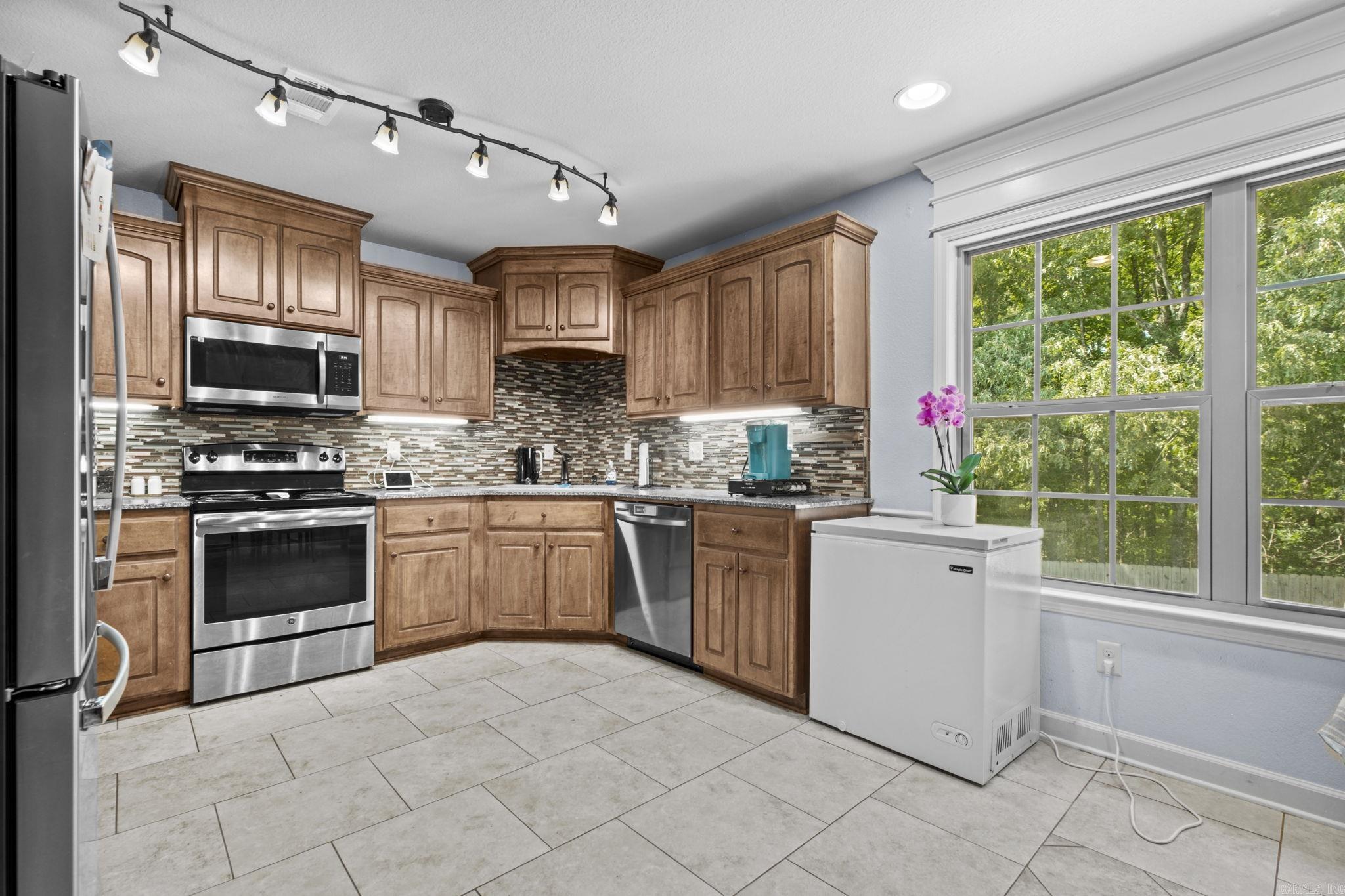 MAGNOLIA ESTATES - Residential