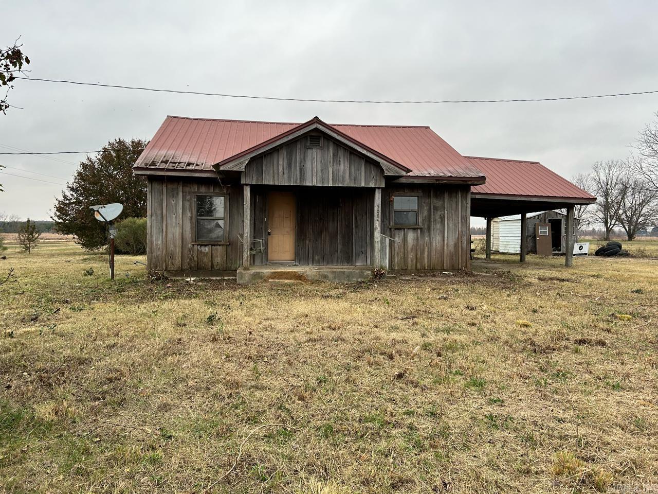 Looking to get away from big city life and put some TLC into this country charmer on an entire acre, well look no more you have found it. Easy to show Sellers very negotiable and motivated bring all offers! SEE comments on owner financing!