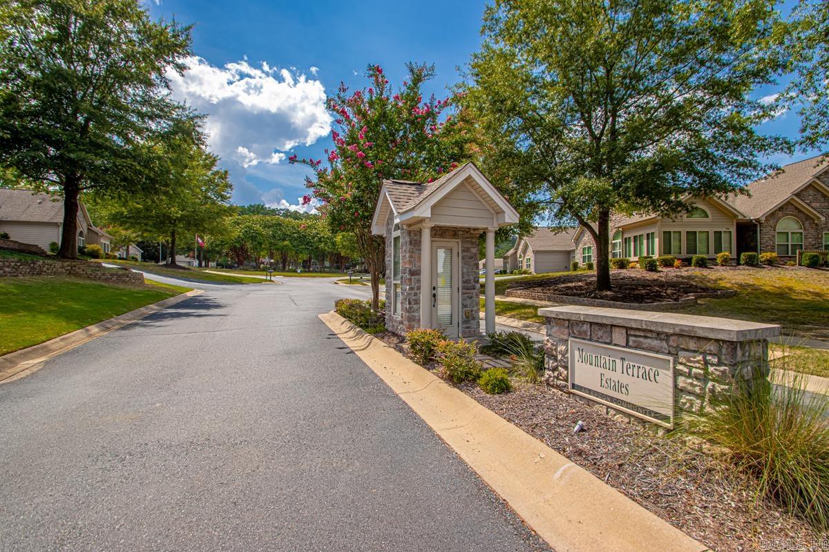 MOUNTAIN TERRACE ESTATES TOWNHOM - Residential