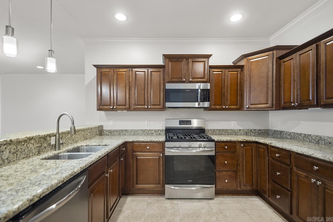 MOUNTAIN TERRACE ESTATES TOWNHOM - Residential