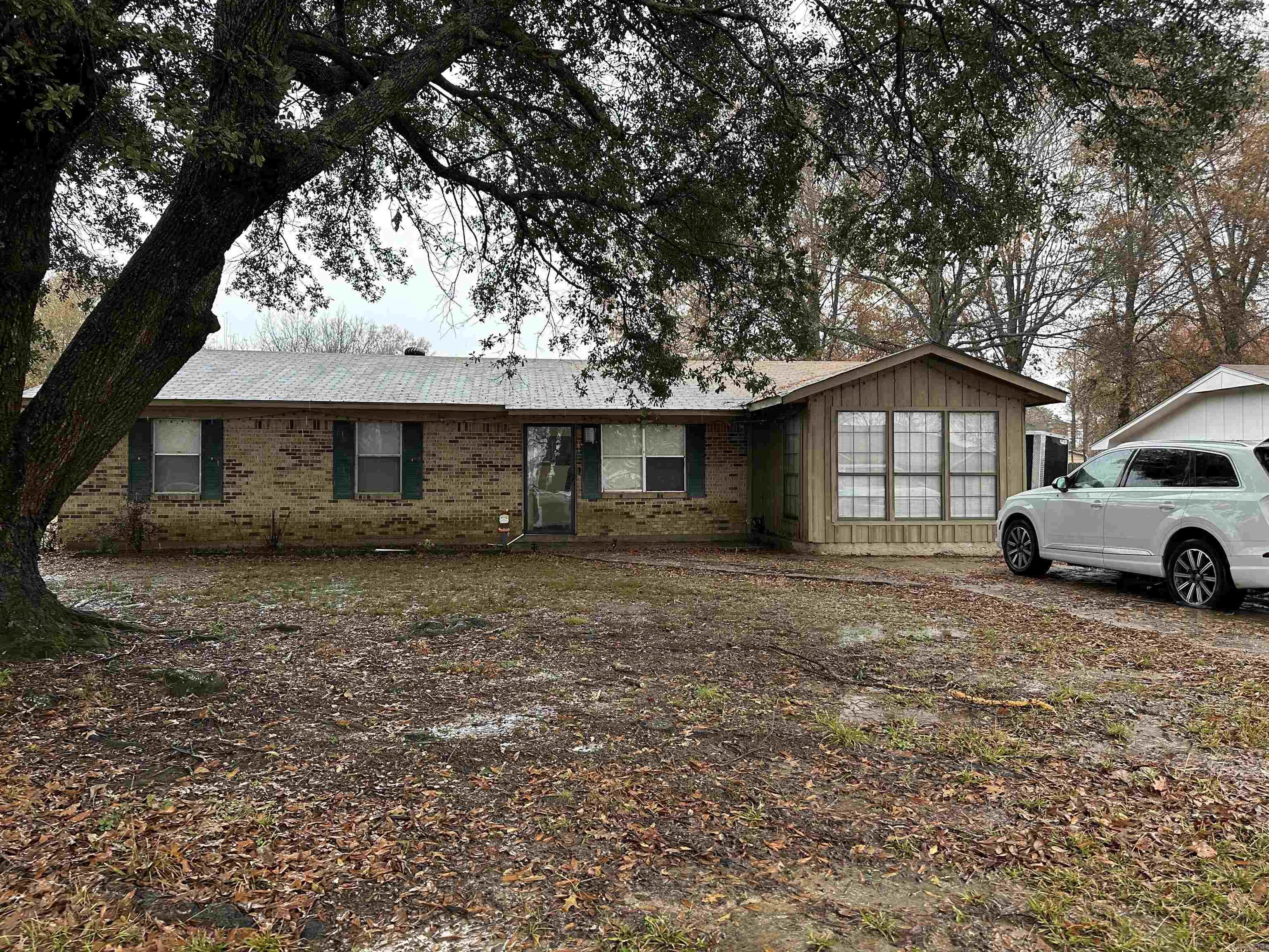 New listing in Mcgehee! 312 Oakland St. 3 bedroom and 2 Baths, large lot. 1344 sf and nice shop with electricity Please realize, in pictures, that the sellers are in the process of moving out. Ready for viewing soon. New Ac installed just last year. Call Sherry Bottoms at 870-377-1205 or Bill Rosa at +1 (870) 214-7118 $74,000