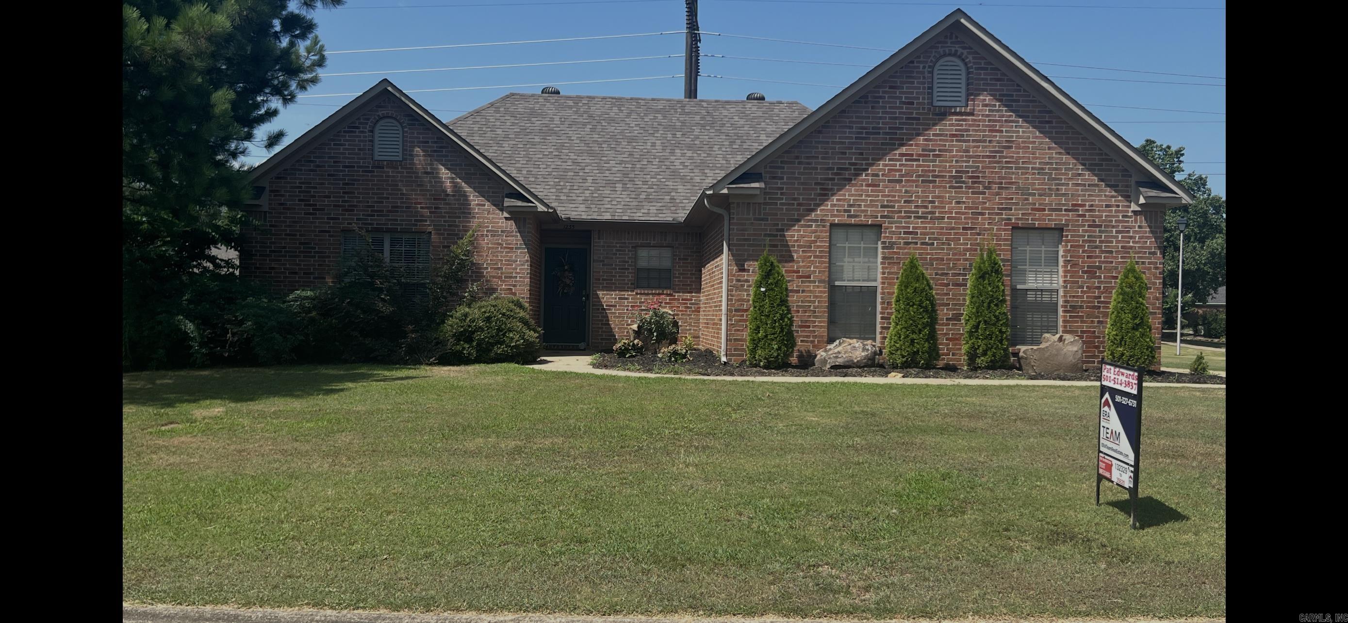Adorable Home located on a corner lot. Living Room, kitchen/dining combo, breakfast bar, Electric stove, microwave & painted cabinets. The home has split bedrooms, two full baths. Large yard totals .70 acre, nicely landscaped, side-entrance garage, and laundry Room. Updates include new roof and water heater. Call today to see this Victoria Park beauty!!!