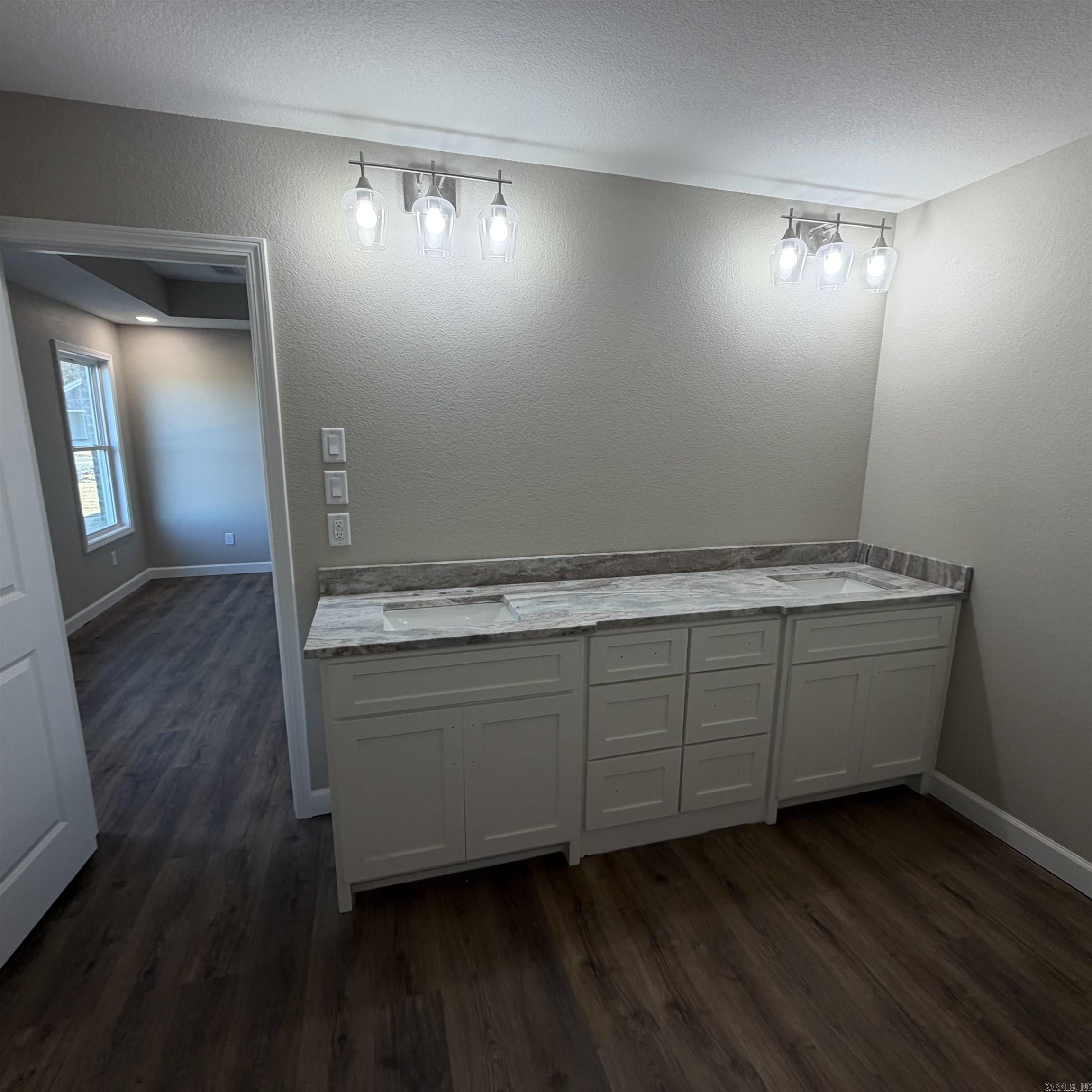 WINCHESTER ESTATES - Residential