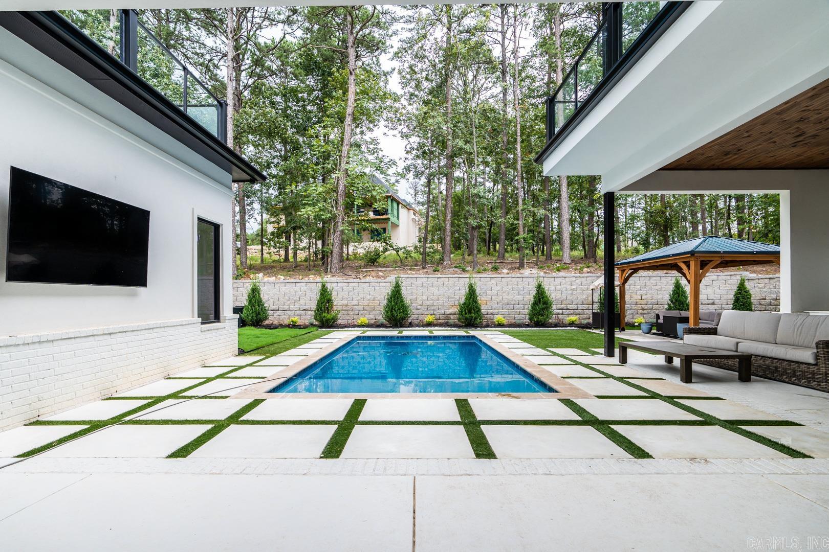 CHENAL VALLEY "FALSTONE COURT" - Residential
