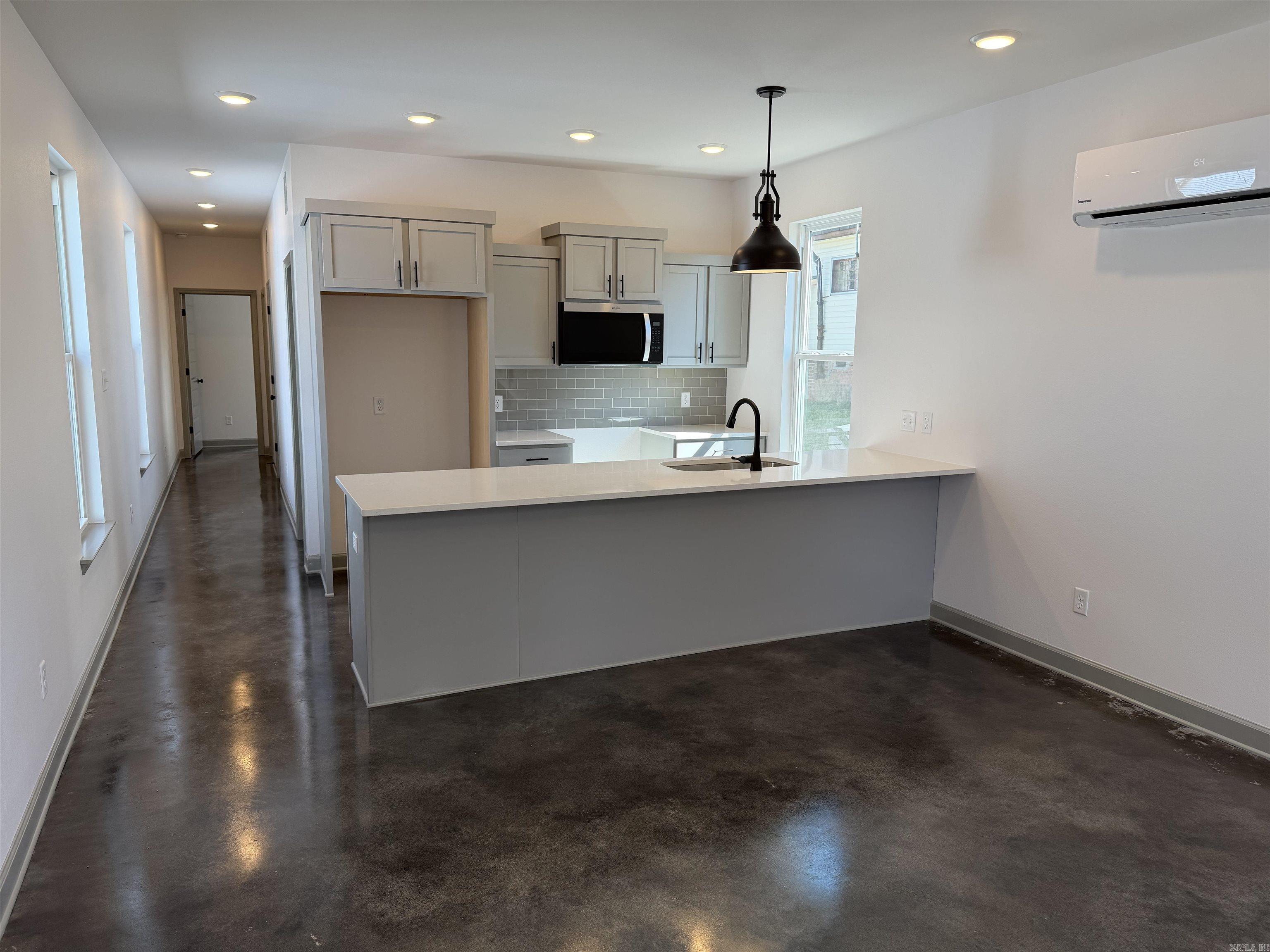 Hanger - Residential Lease