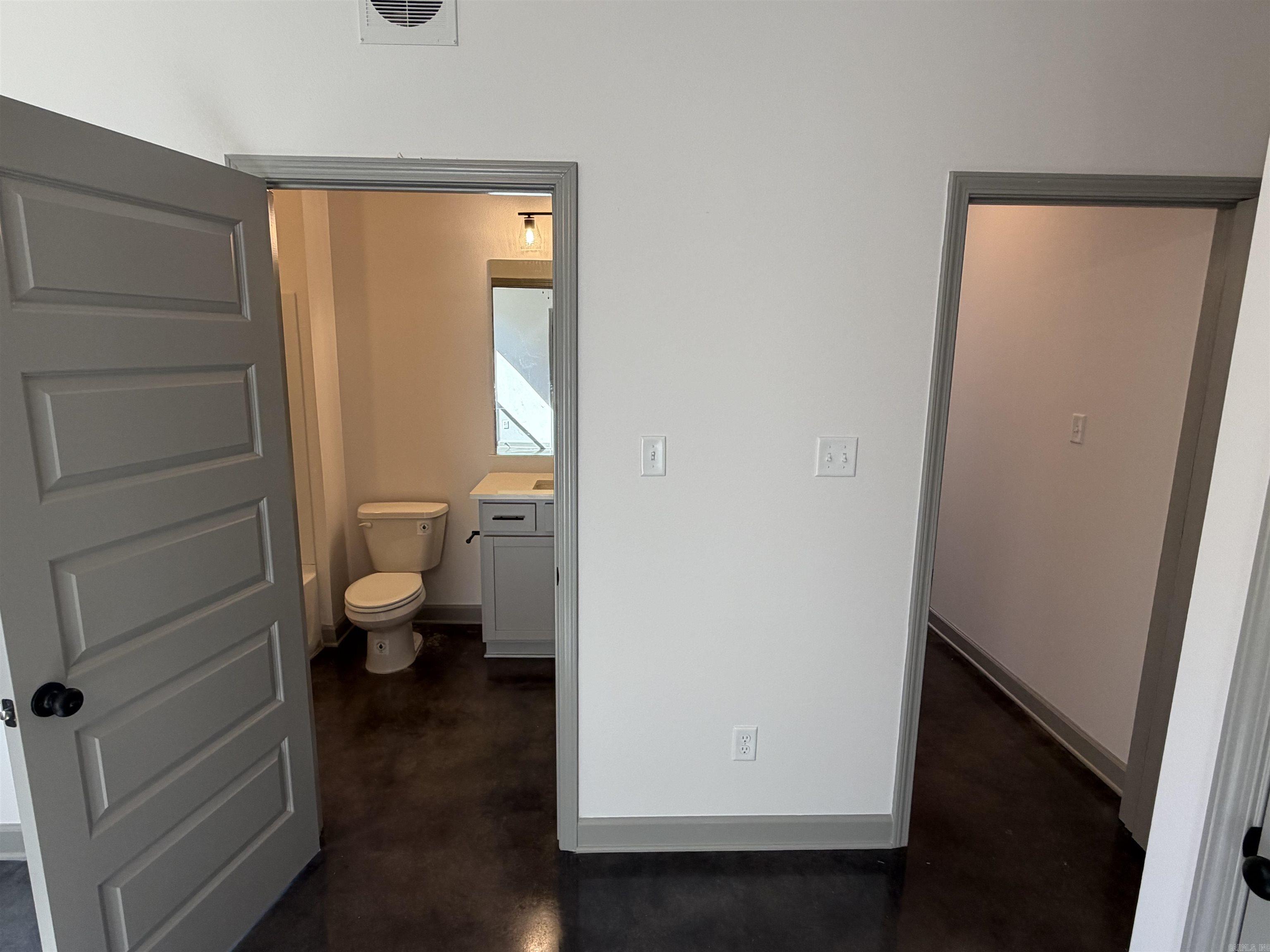 Hanger - Residential Lease