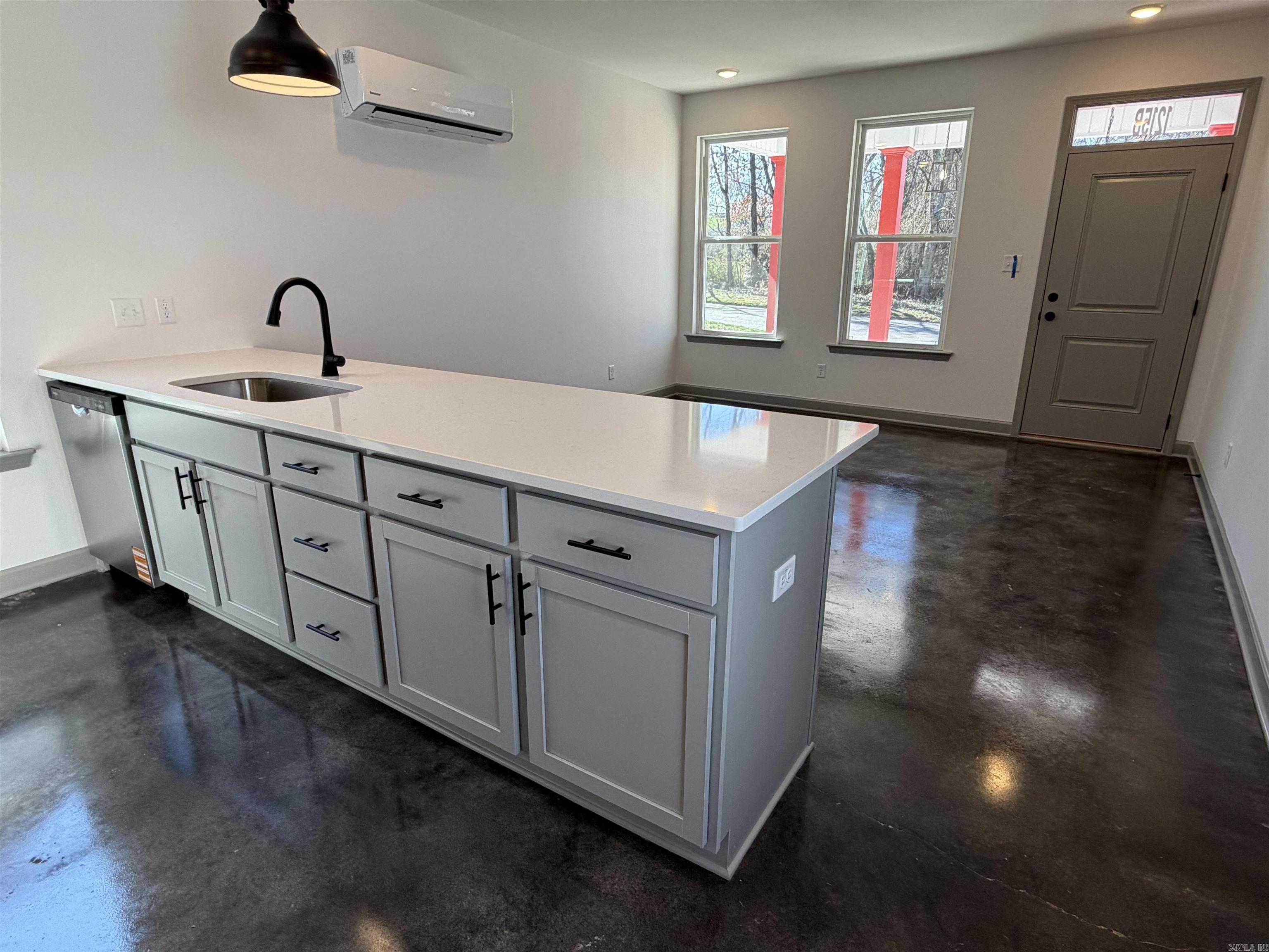 Hanger - Residential Lease