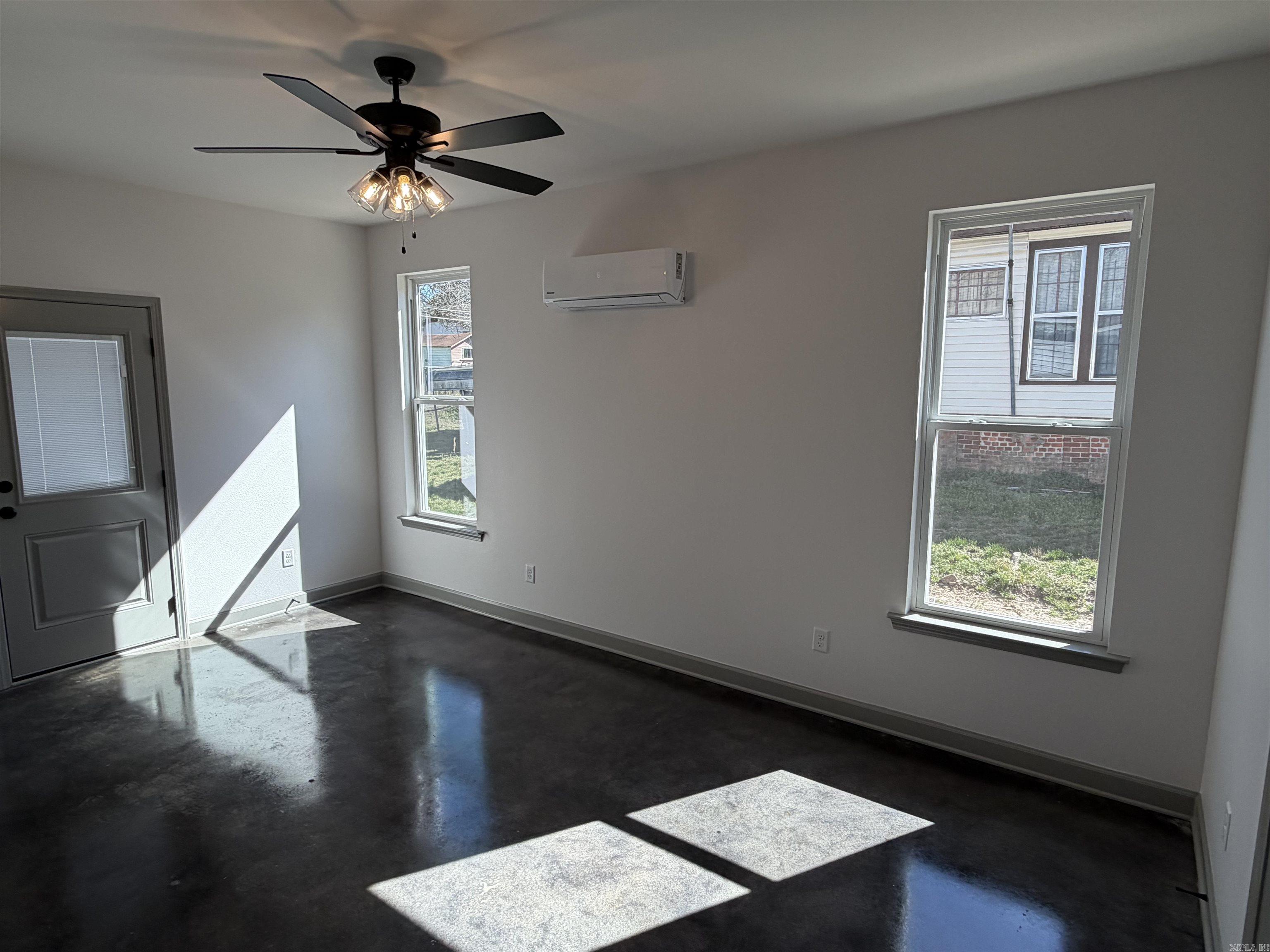 Hanger - Residential Lease