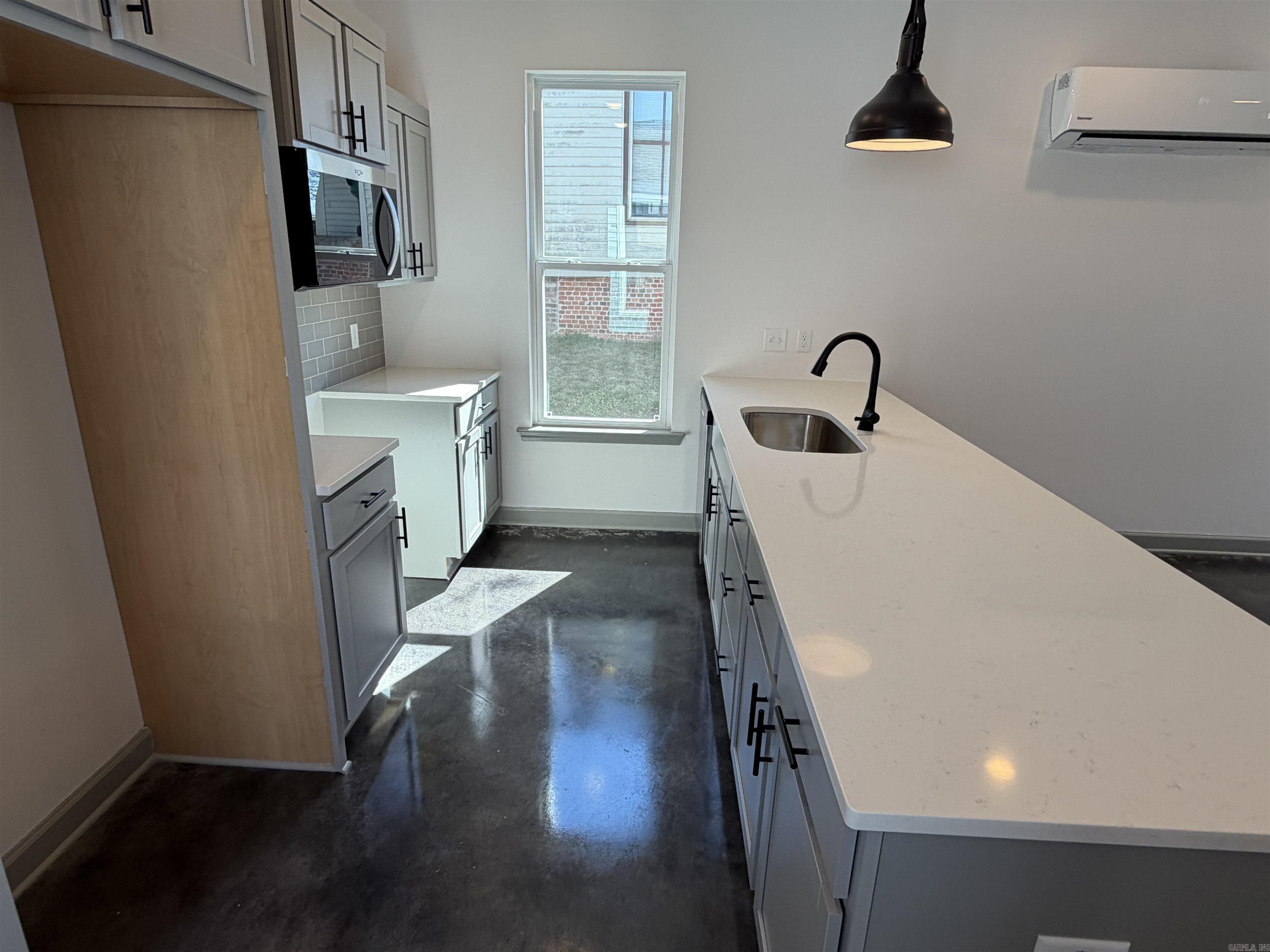 Hanger - Residential Lease