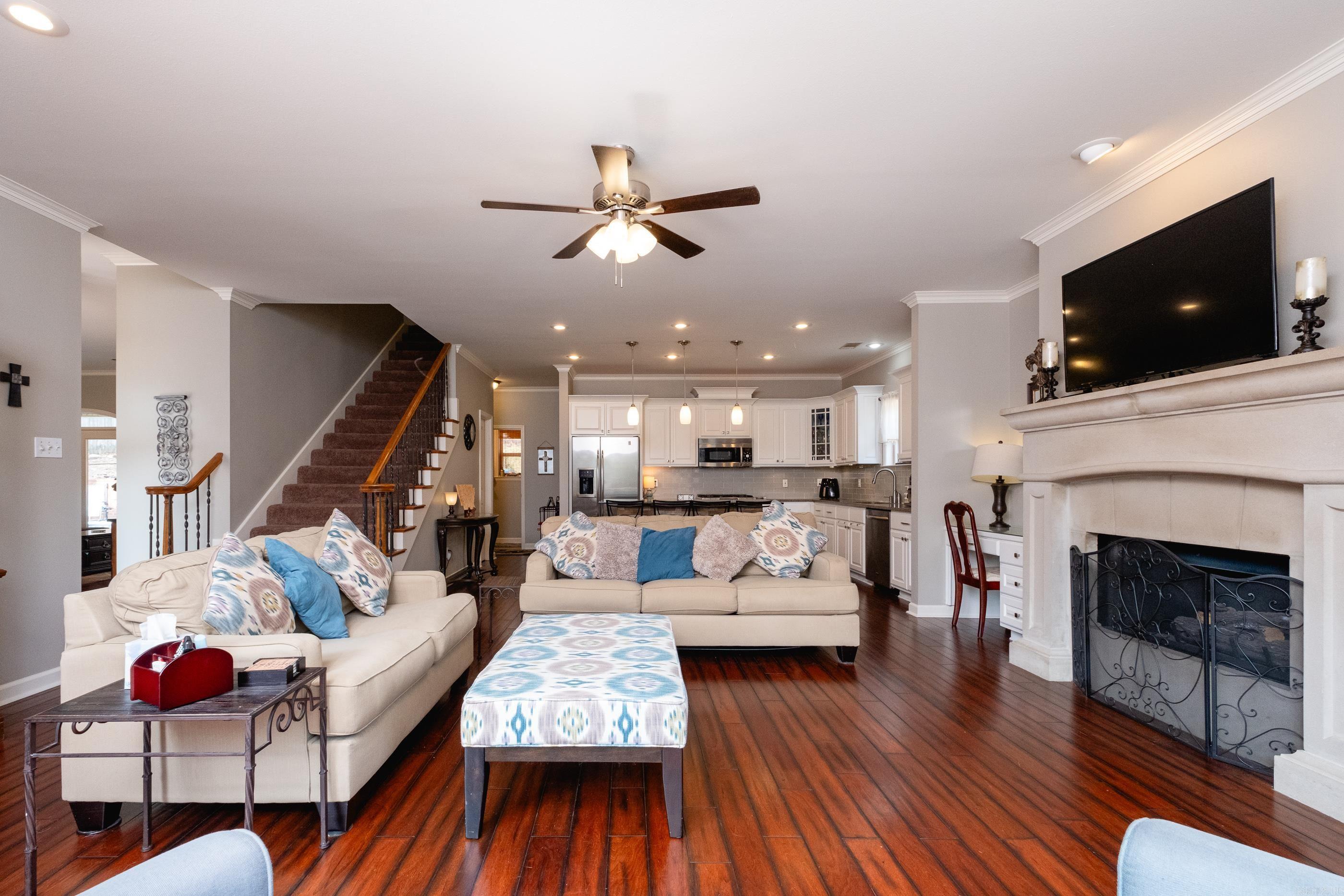 PALISADES HEIGHTS - Residential