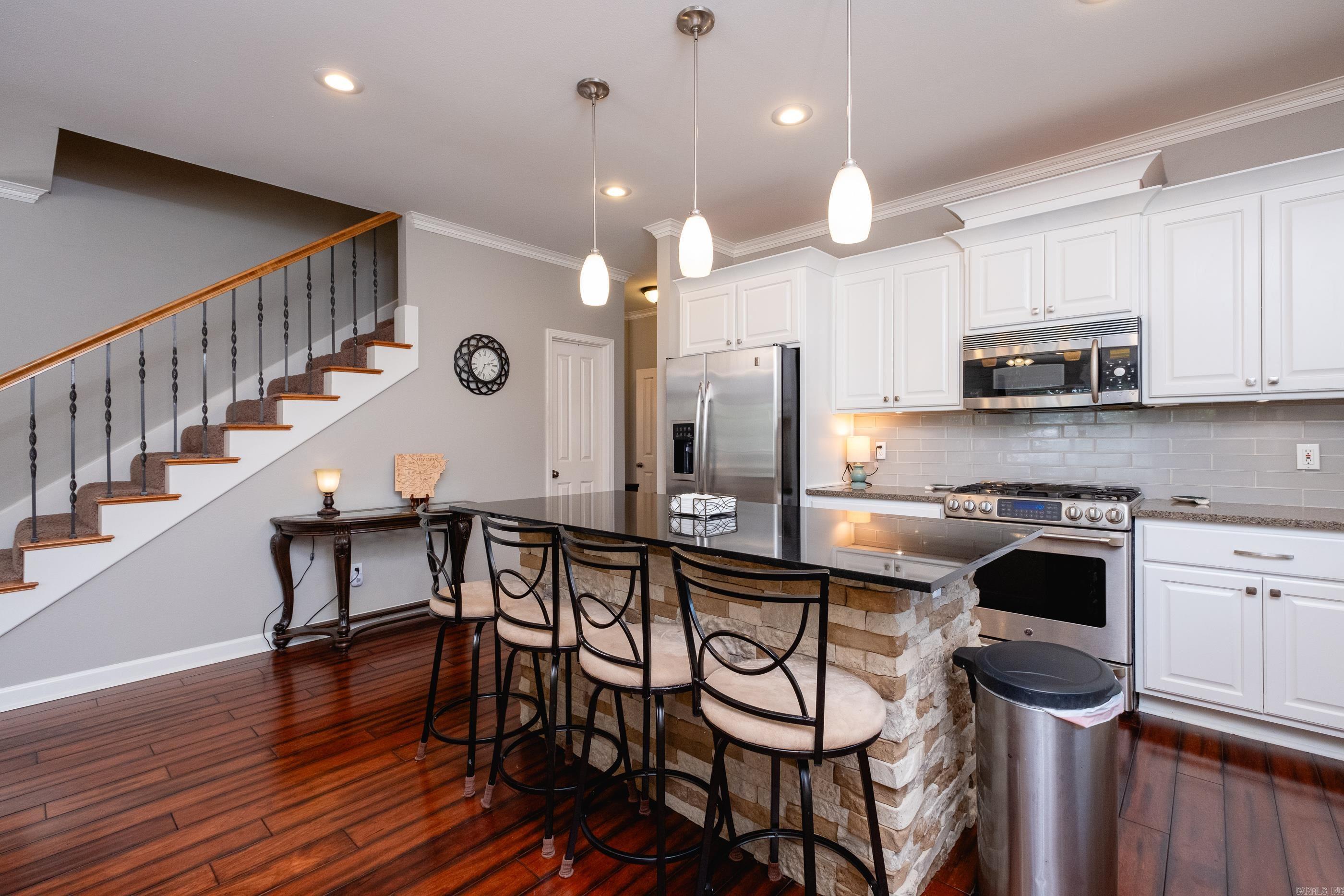 PALISADES HEIGHTS - Residential