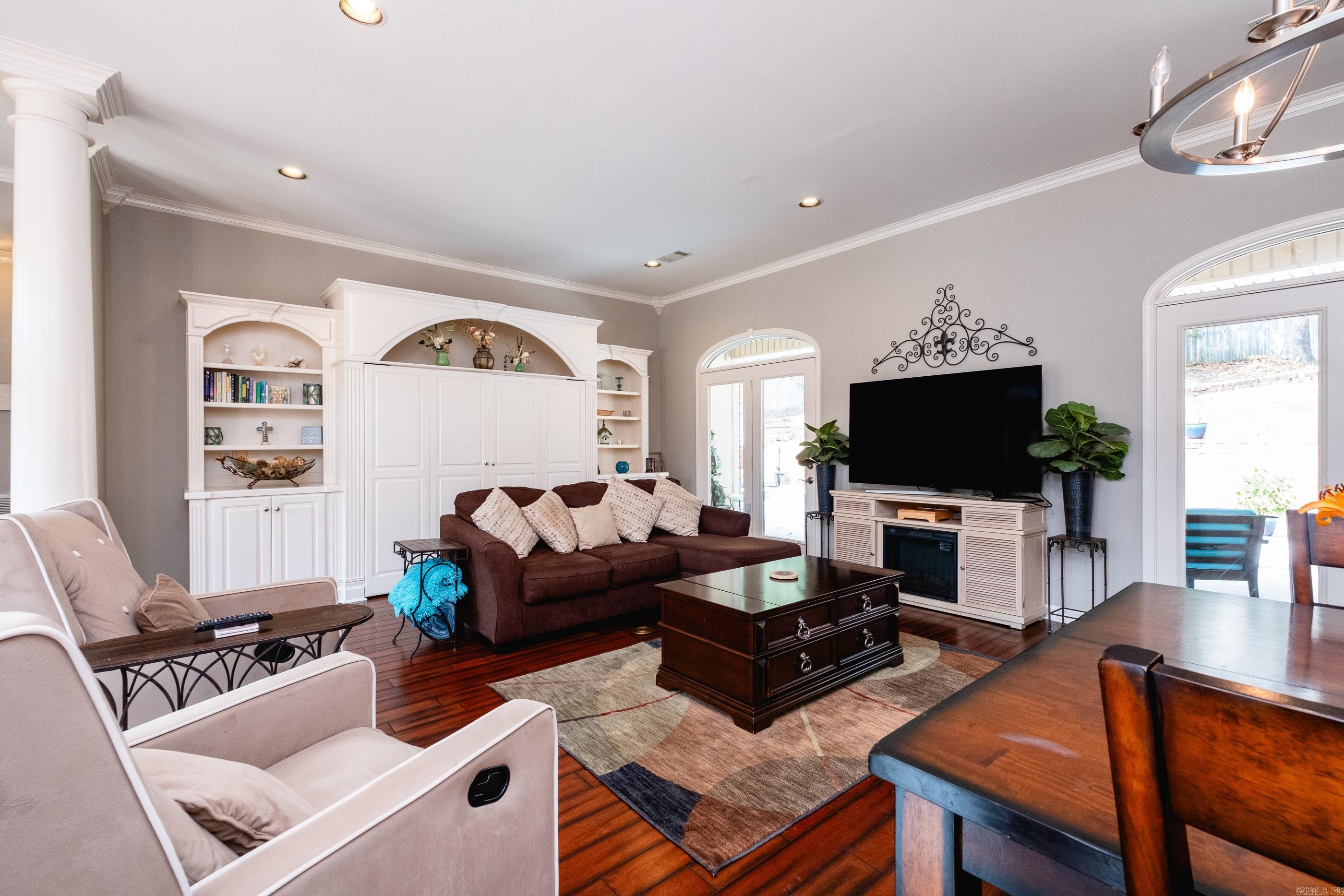 PALISADES HEIGHTS - Residential