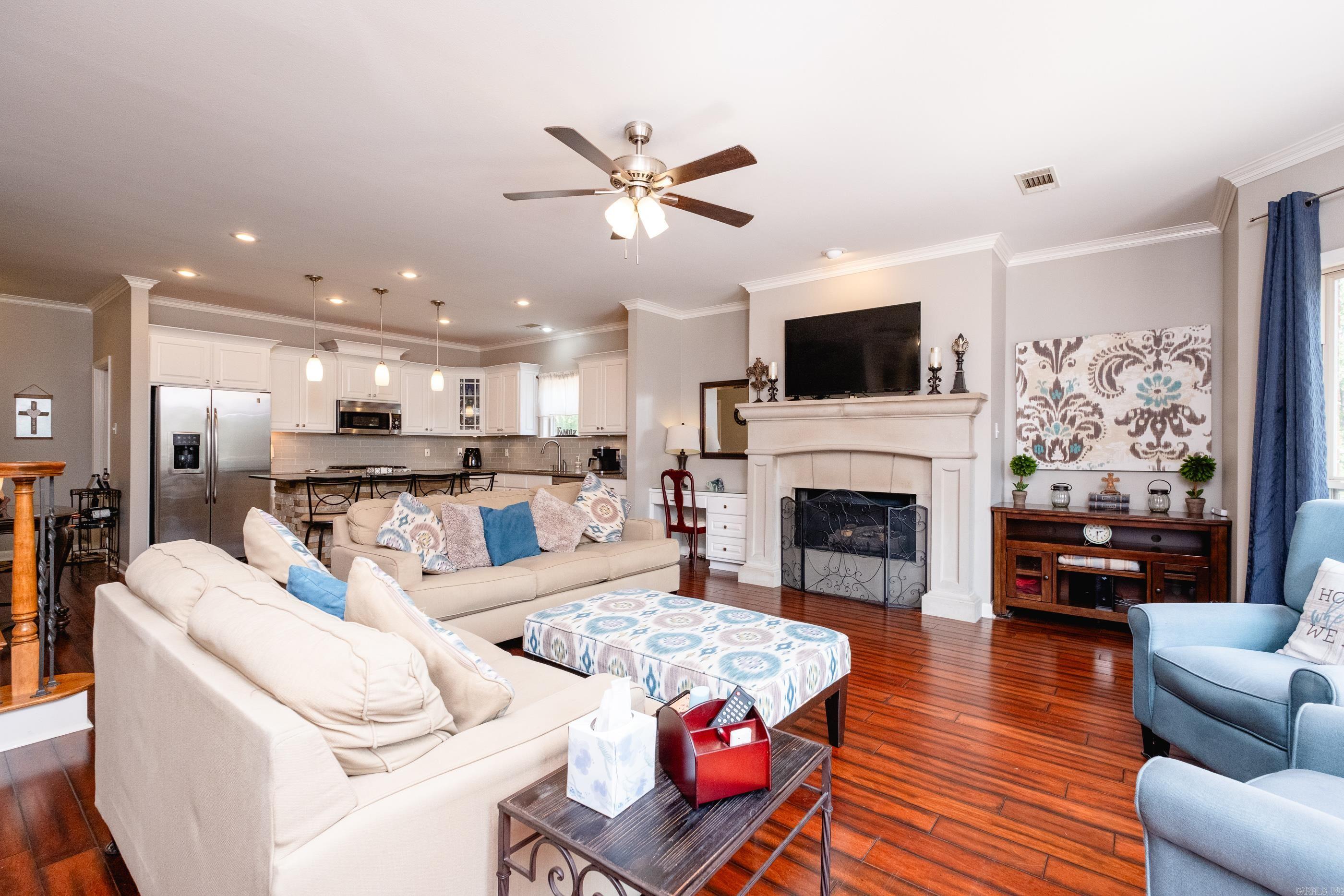 PALISADES HEIGHTS - Residential