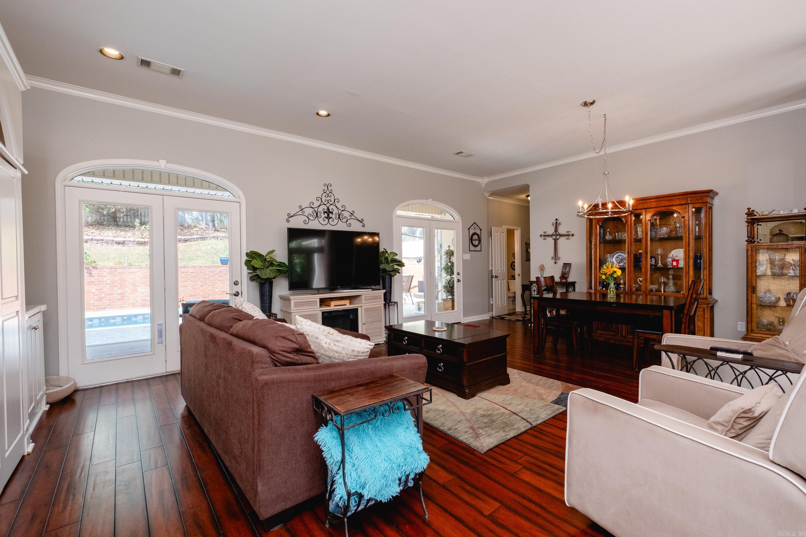 PALISADES HEIGHTS - Residential