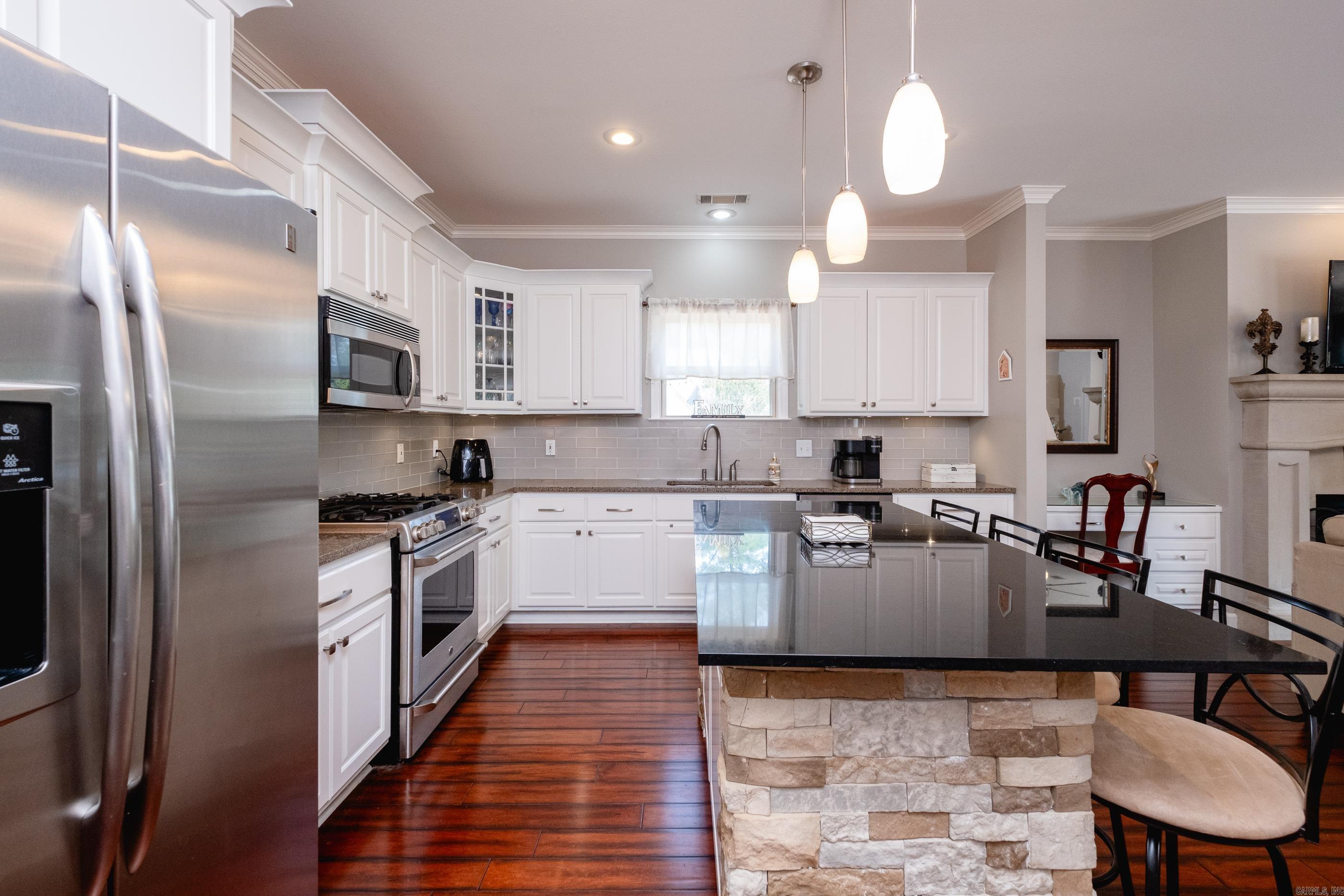 PALISADES HEIGHTS - Residential