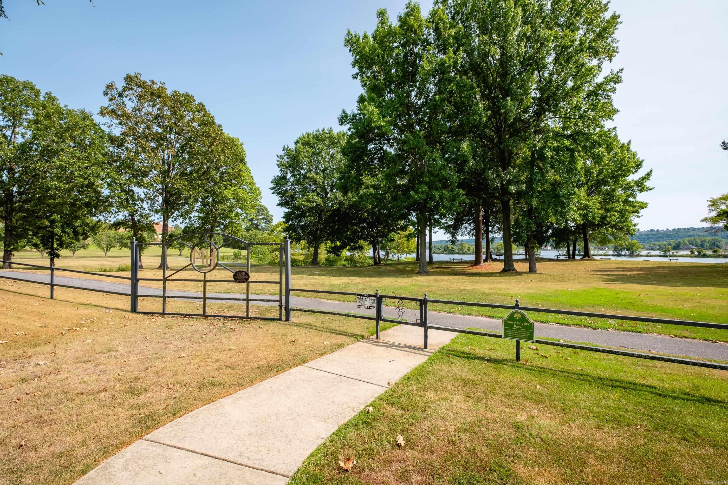 PALISADES HEIGHTS - Residential