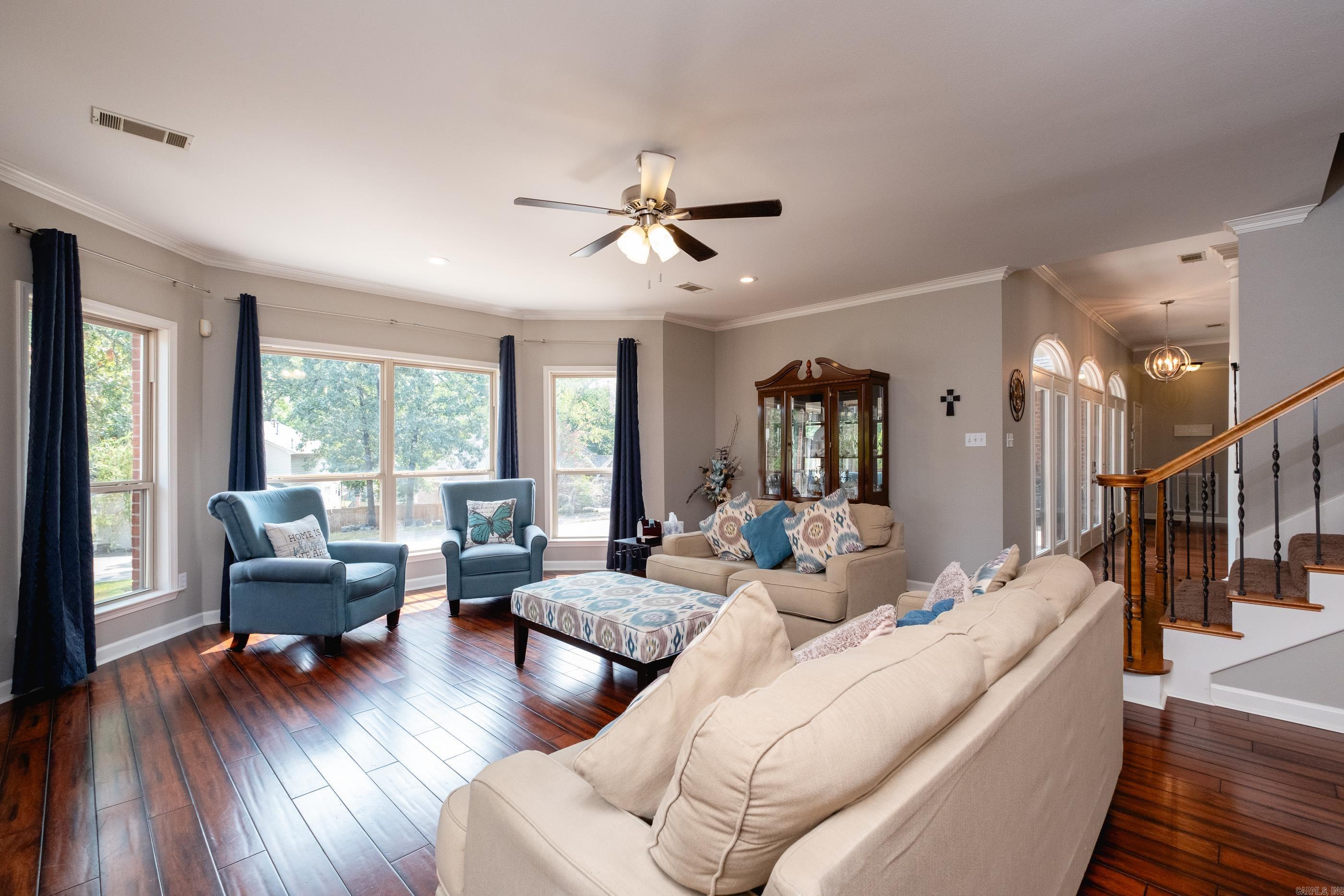 PALISADES HEIGHTS - Residential