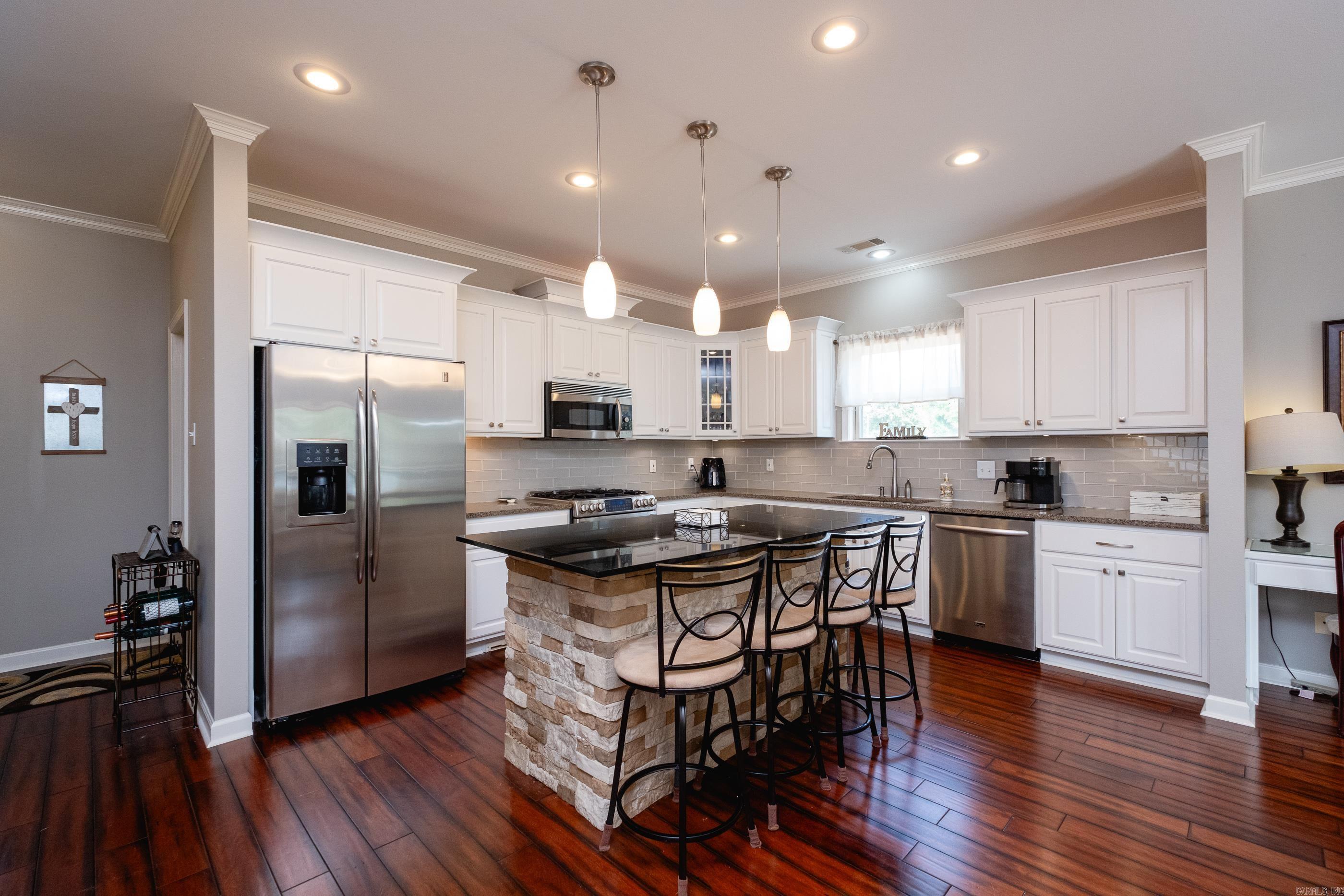 PALISADES HEIGHTS - Residential