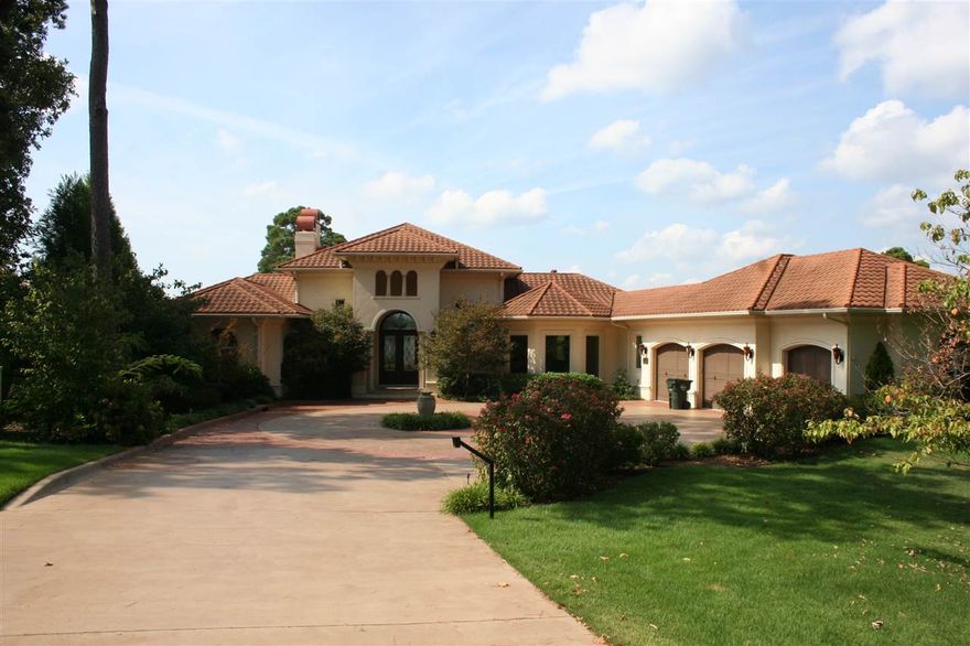 Beautiful Lake Hamilton Home