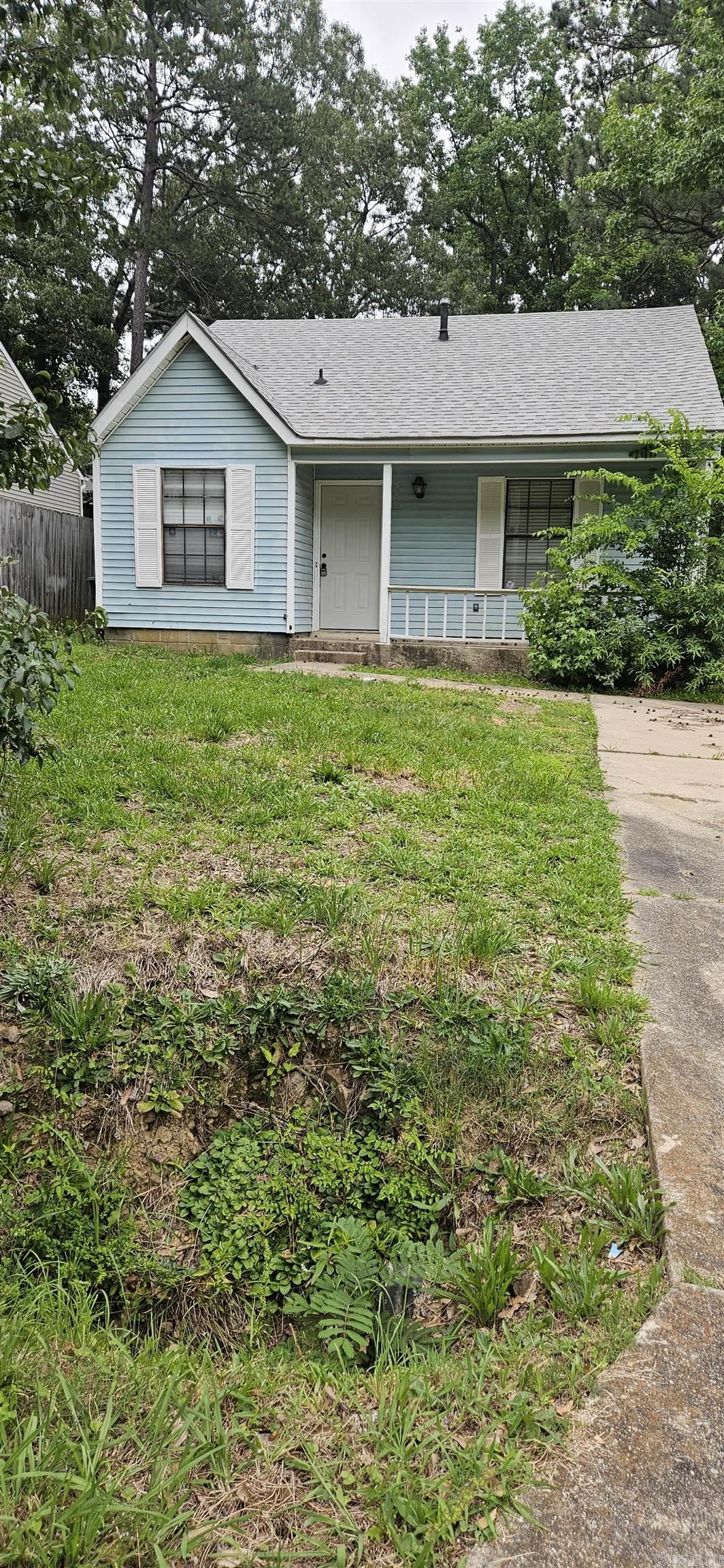Great home and great price. Weather you want to buy a starter home for your college student or you have and investor looking for a rental. This home is ready to go and priced right. Roof is 2023! Will not last long!
