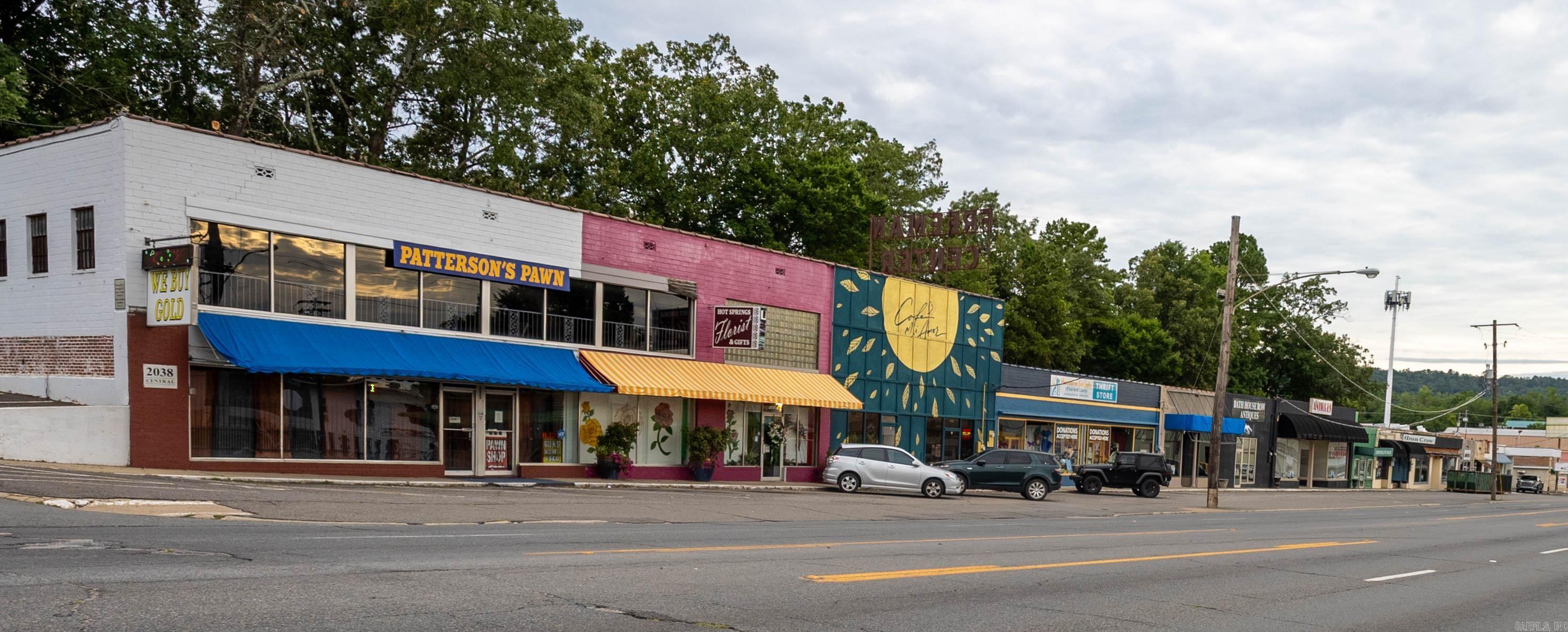 Freeman Center is one of the original retail centers built in Arkansas. The property is minutes from Oaklawn. We have three suites available: 2024 (1515sf), 2020 (2909sf) and 2010 (4969sf). Pull in parking for tenants and visitors.
