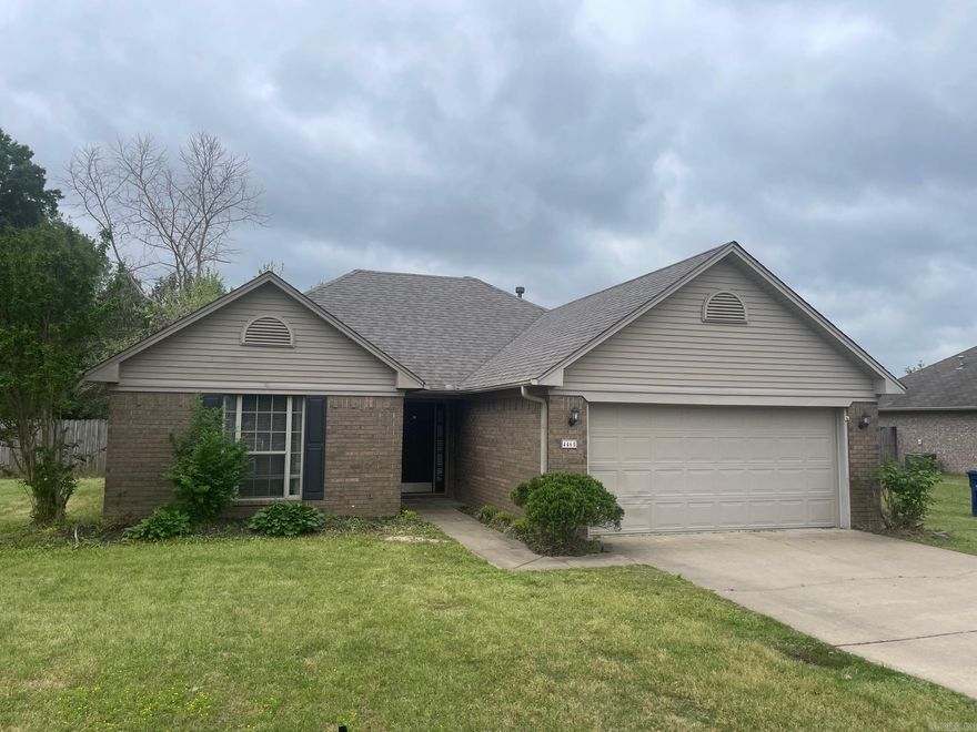 Great home in the popular Victoria Park neighborhood, with a brand new roof going on! Wonderful opportunity for owner-occupants and investors alike!