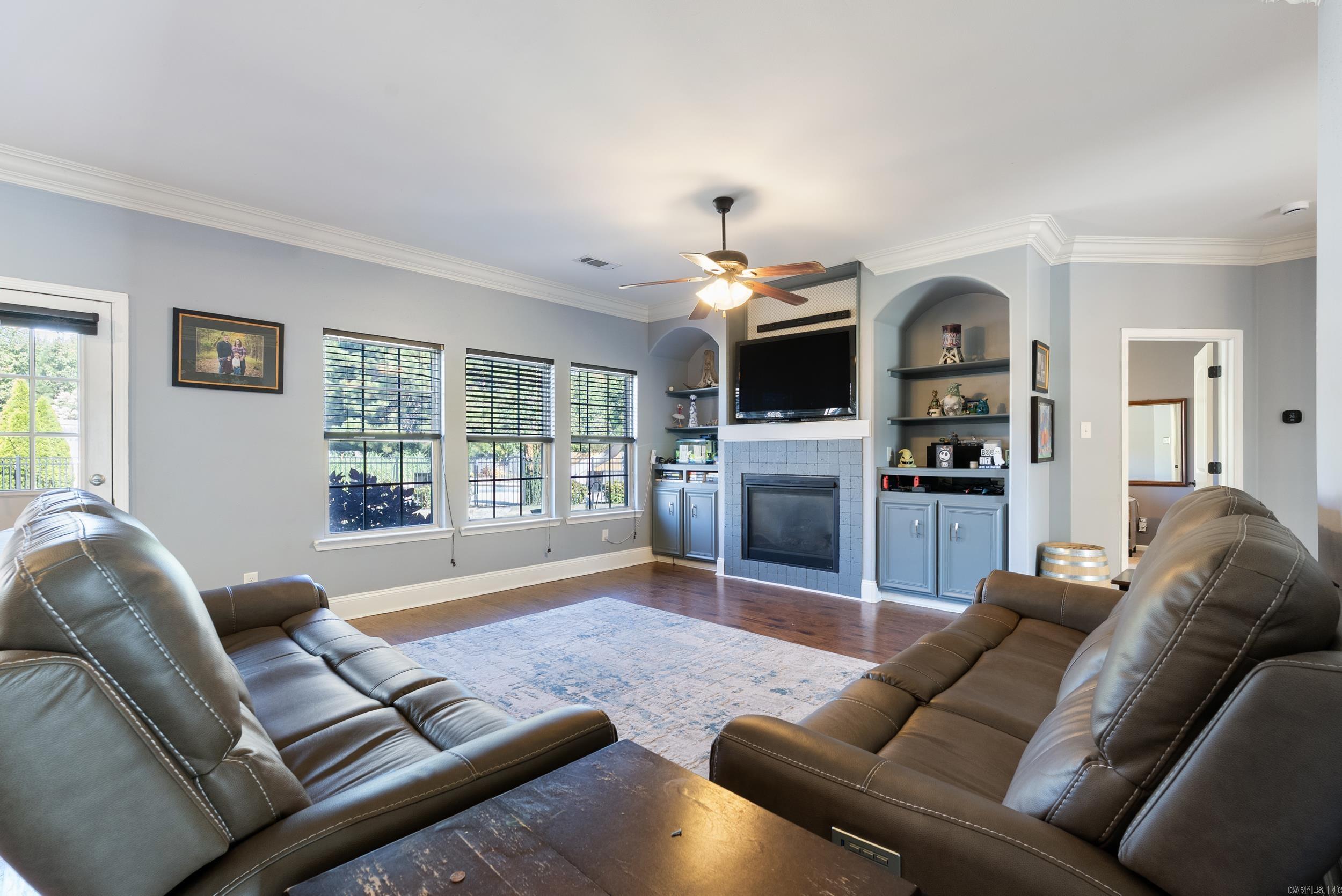 OAK GLENN - Residential